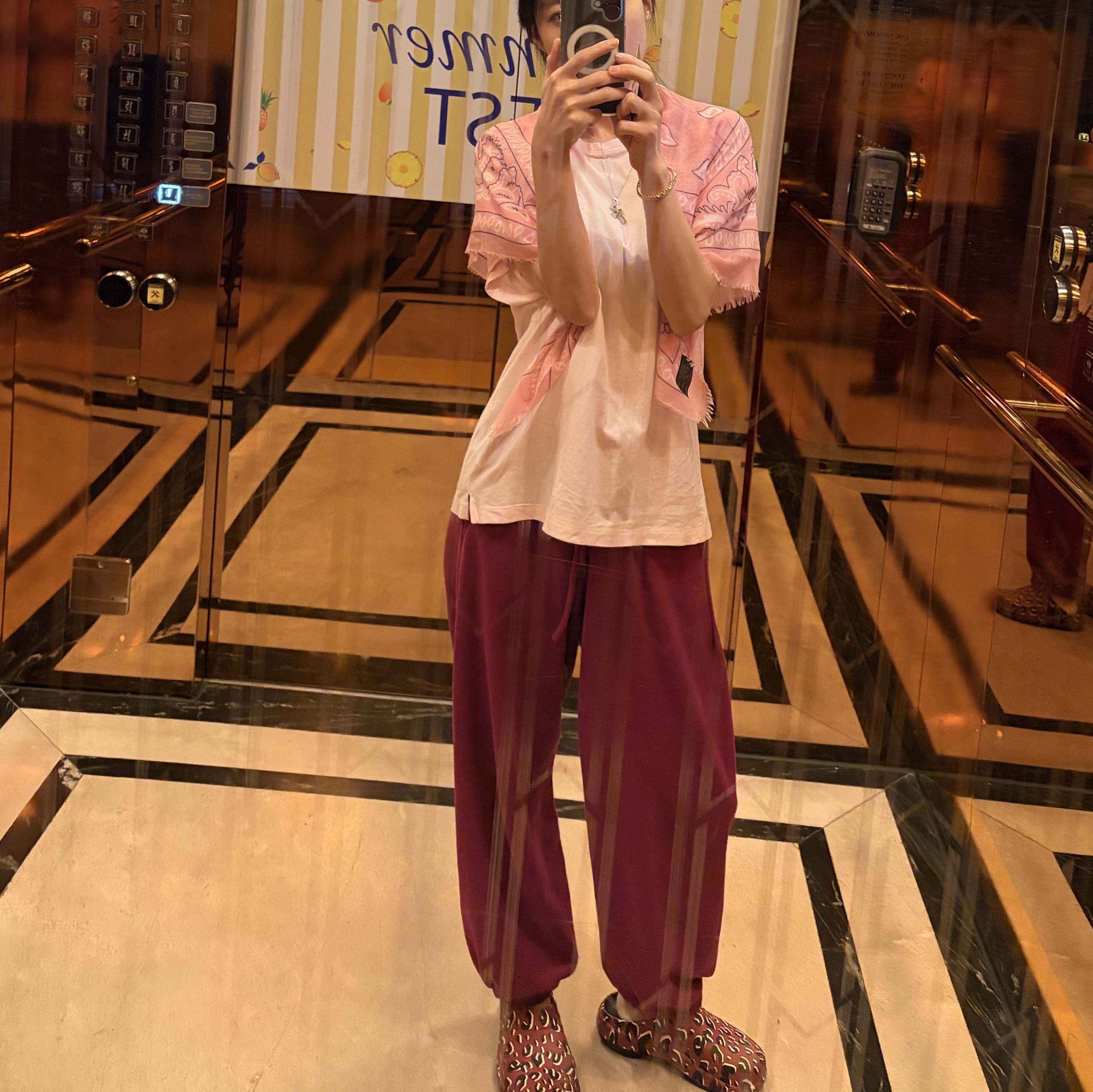 Oofos x Takahiromiyashita The Soloist Leopard Clog Red 착용 스타일