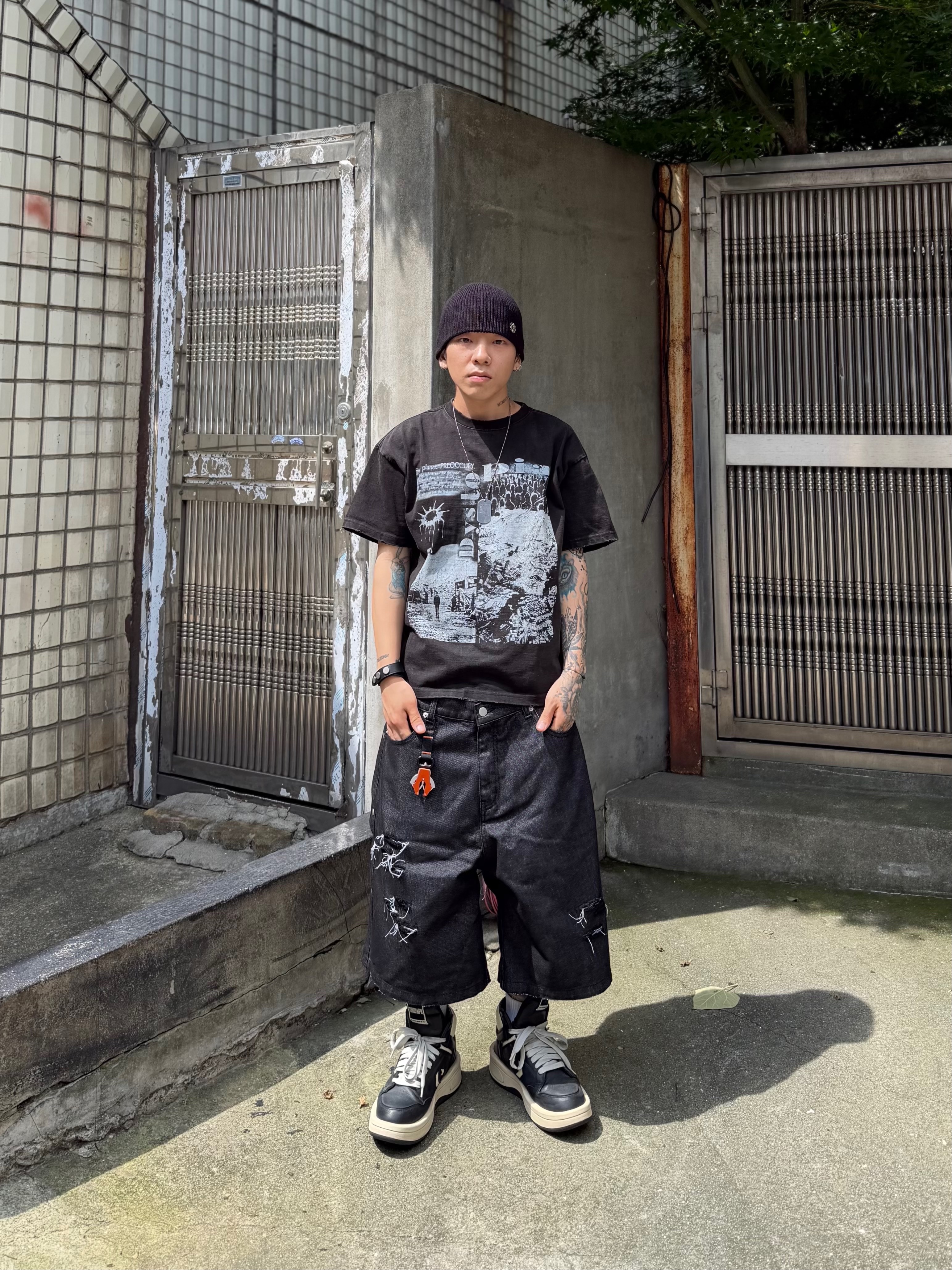 preoccupy Double-Layered Non-fade Bermuda Shorts, preoccupy Dystopia Planet T-shirt 착용 스타일 - 6