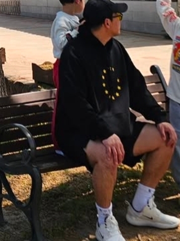 Souvenir Official Eunify Classic Hoodie Black 2022 착용 스타일
