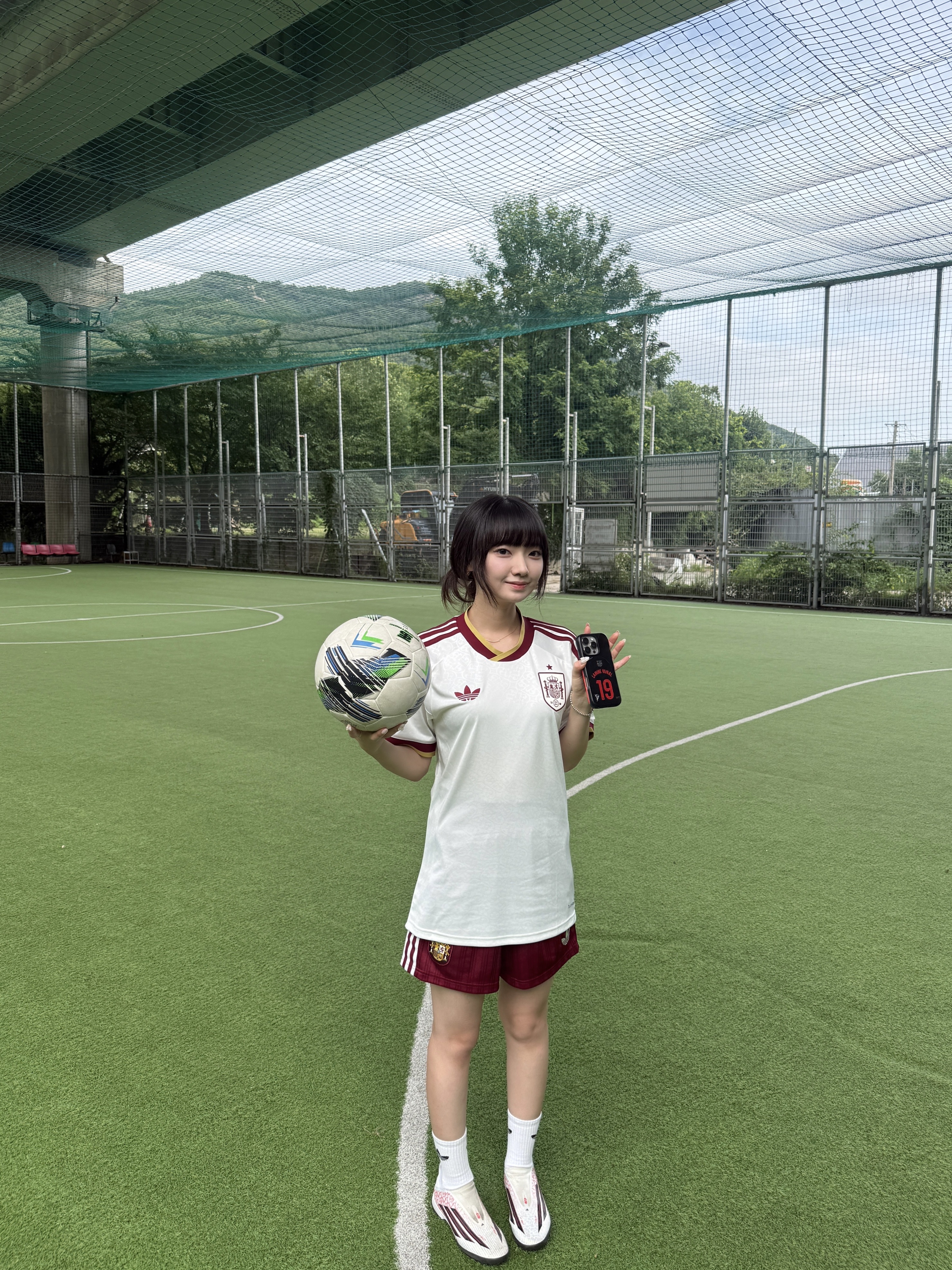 Adidas Spain 2026 Away Jersey Off White - KR Sizing (Non Marking Ver.) 착용 스타일 - 1