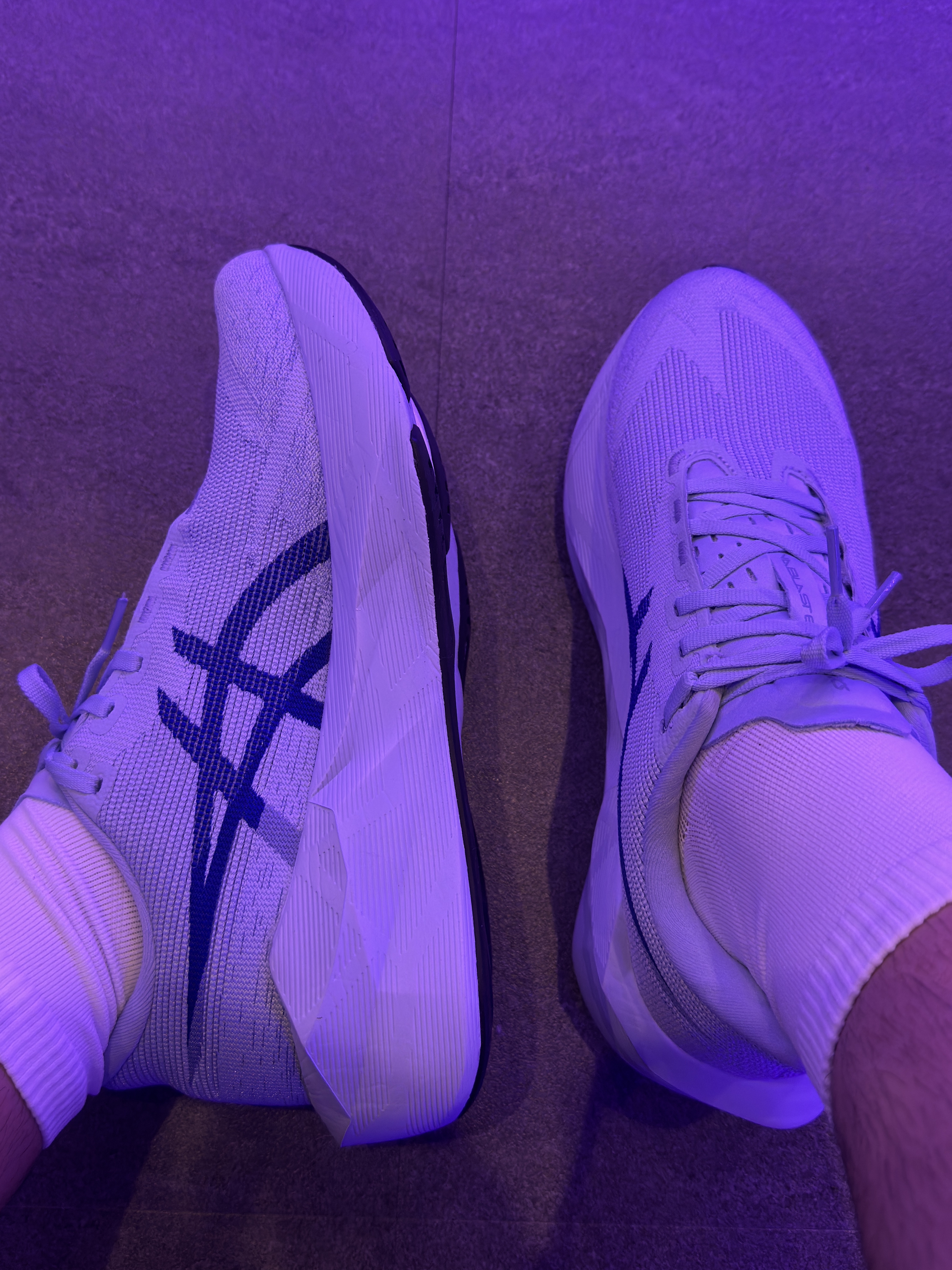 Asics Novablast 6 Solid Air Prussian Blue 착용 스타일