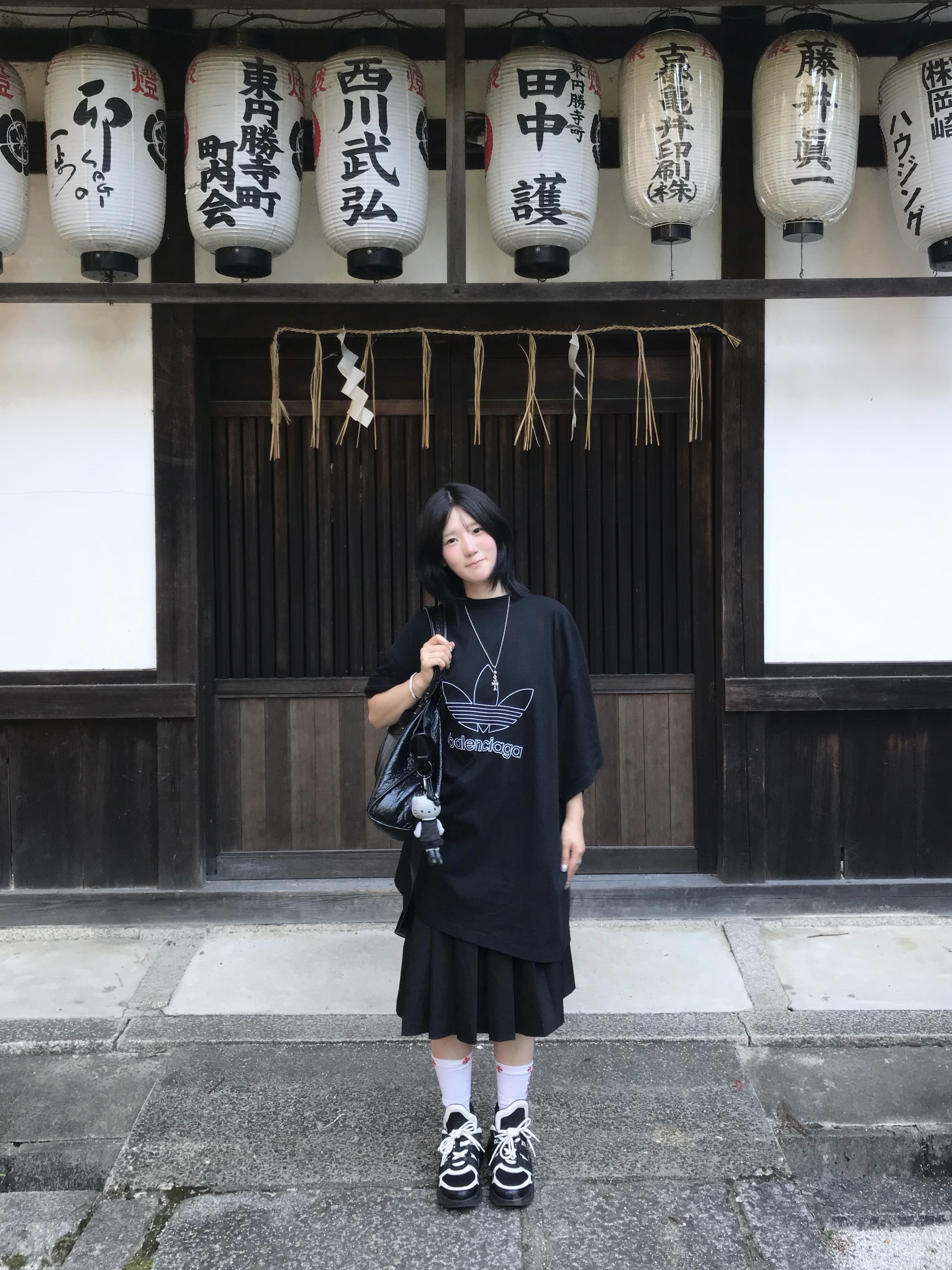 Balenciaga x Adidas T-Shirt Oversized Black 착용 스타일