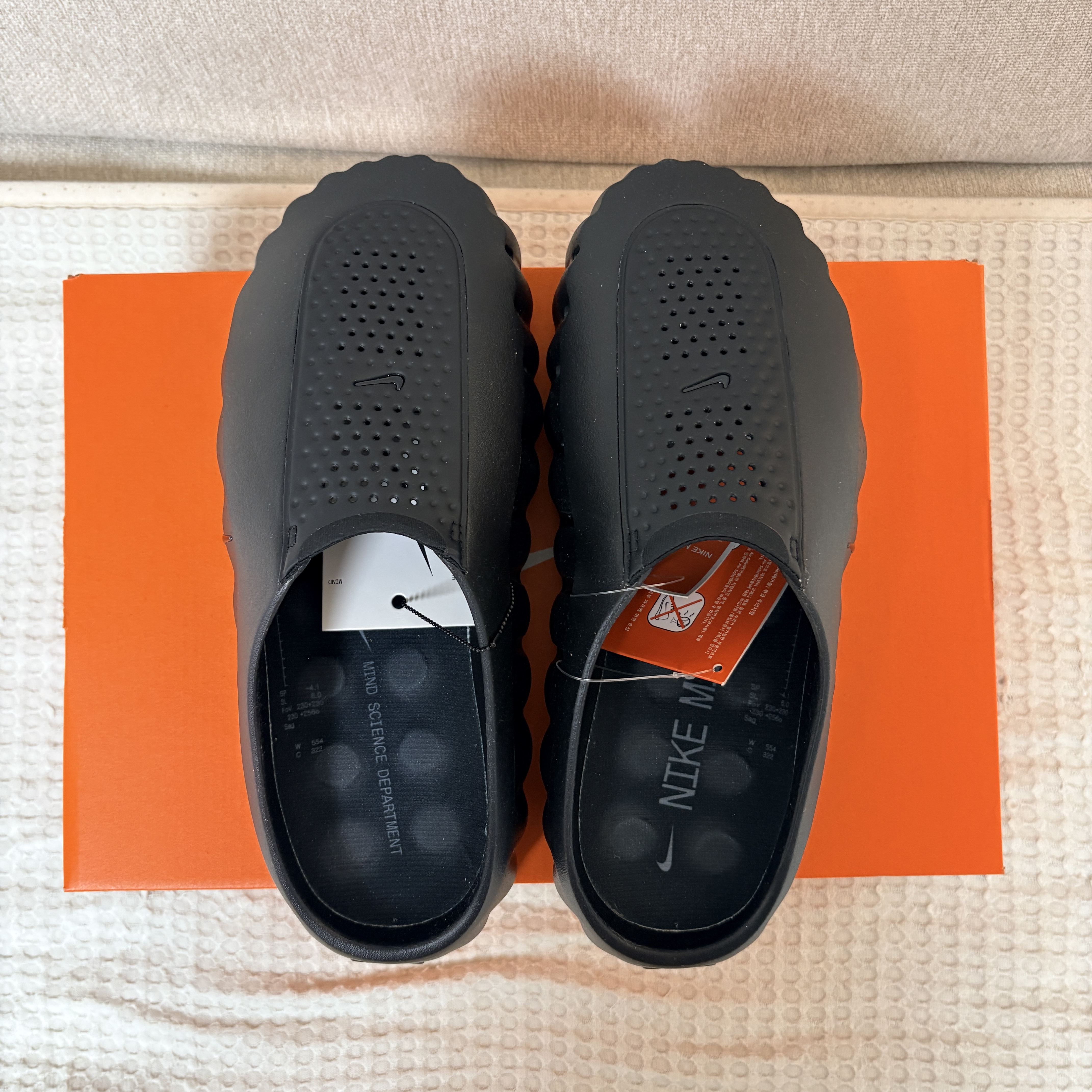 Nike Mind 001 Black Anthracite 착용 스타일 - 6