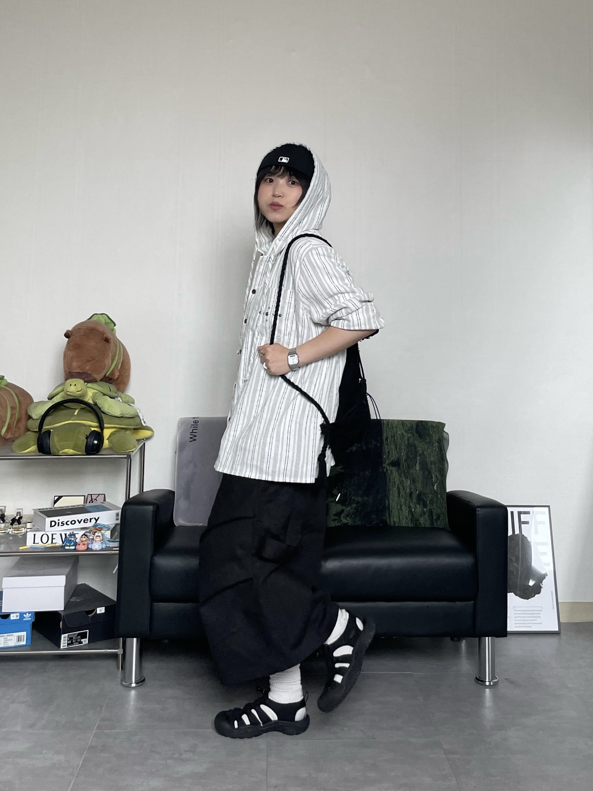 (W) Keen Newport H2 Triple Black, New Era MLB New York Yankees Basic 59Fifty Fitted Cap Black White 착용 스타일 - 2