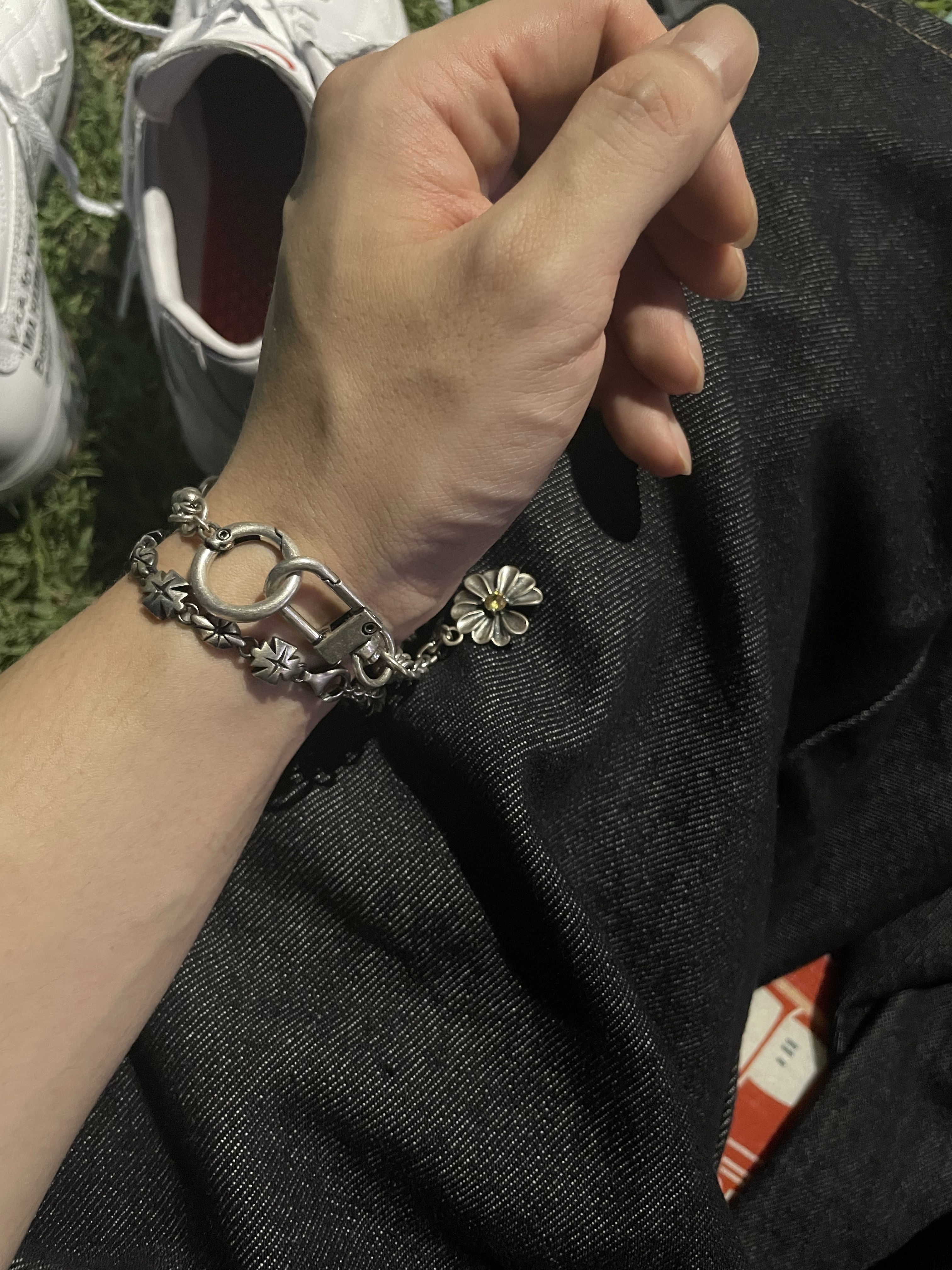 Casetify x Peaceminusone x Toy Story The First Fan Fashion Key Metal Chain Wrist Strap 착용 스타일 - 2