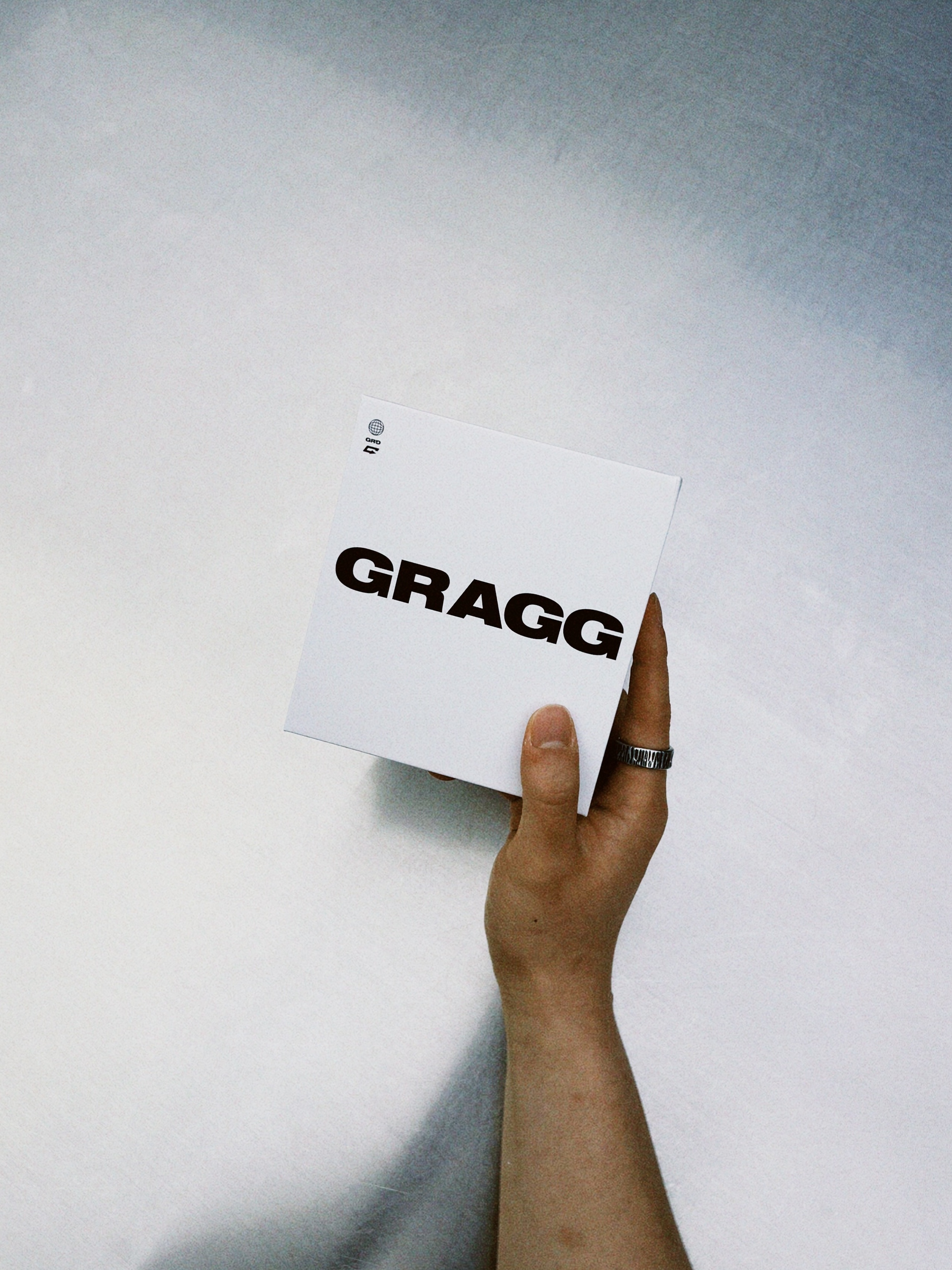 GRAGG MAGSAFE FLOW HEART BATTERY [9 COLOR] 착용 스타일 - 10