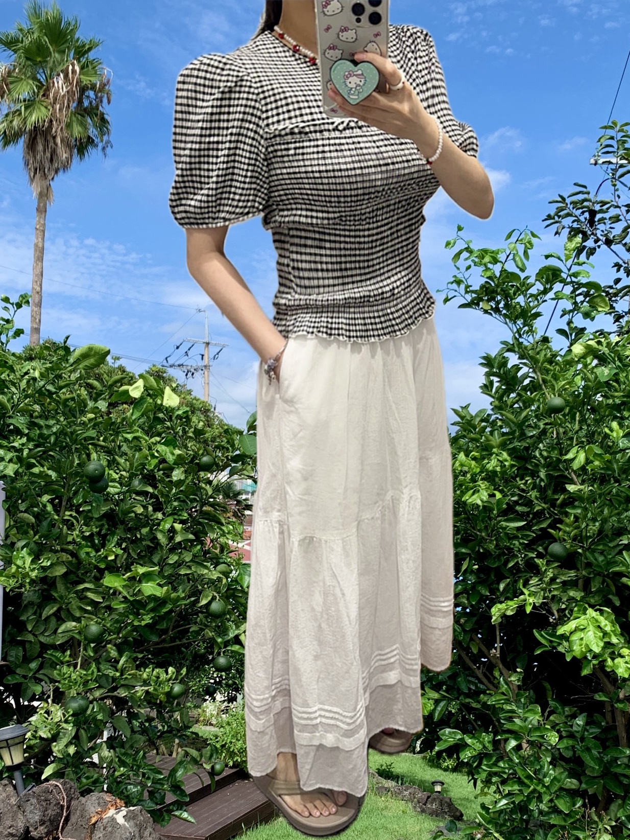 (W) Uniqlo x Cecilie Bahnsen Shirring Volume Sleeve T-Shirt Flower Off White, (W) Oofos OOlala OOmega Nomad 착용 스타일 - 1