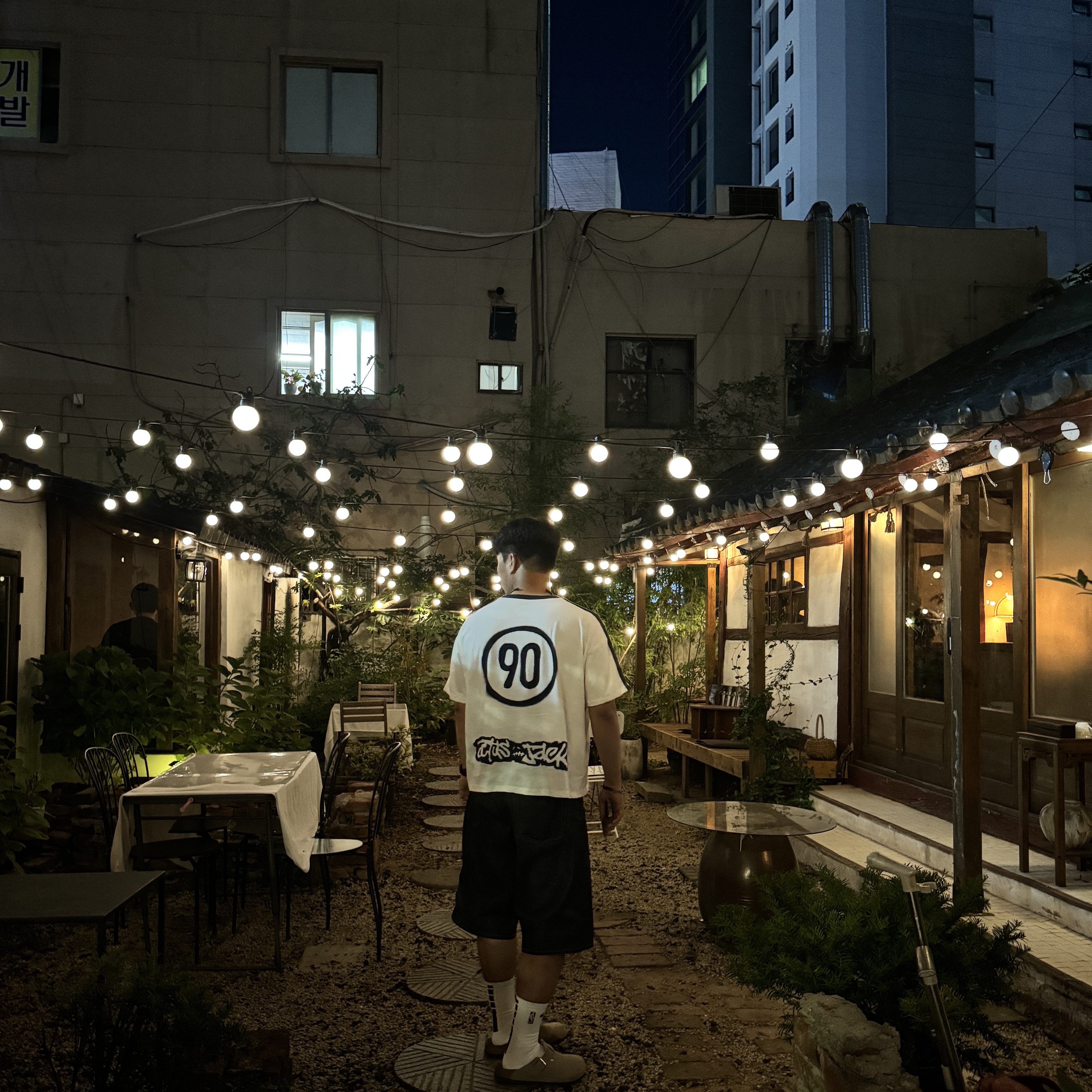 Nike x Travis Scott Cactus Jack England Total 90 T-Shirt Ivory, Birkenstock Boston Soft Footbed Taupe - Regular 착용 스타일