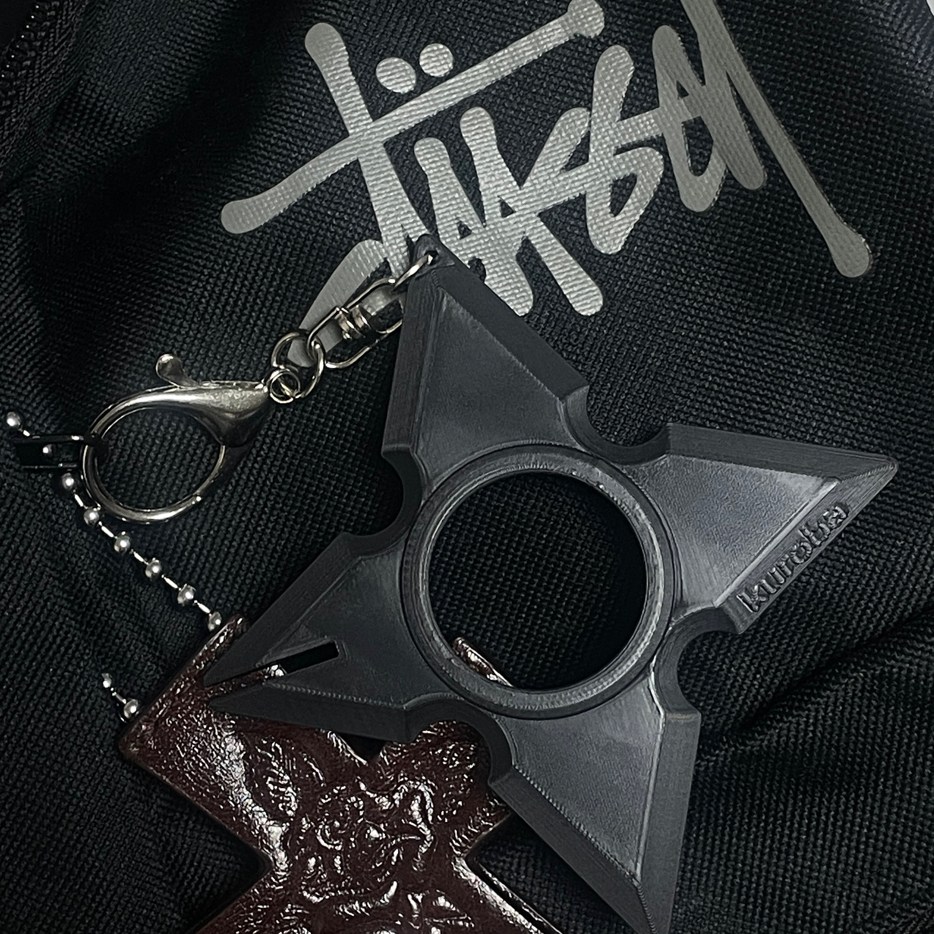 [KREAM 단독] KUROBA NINJA BOTTLE OPENER KEYRING (2 Colors) 착용 스타일