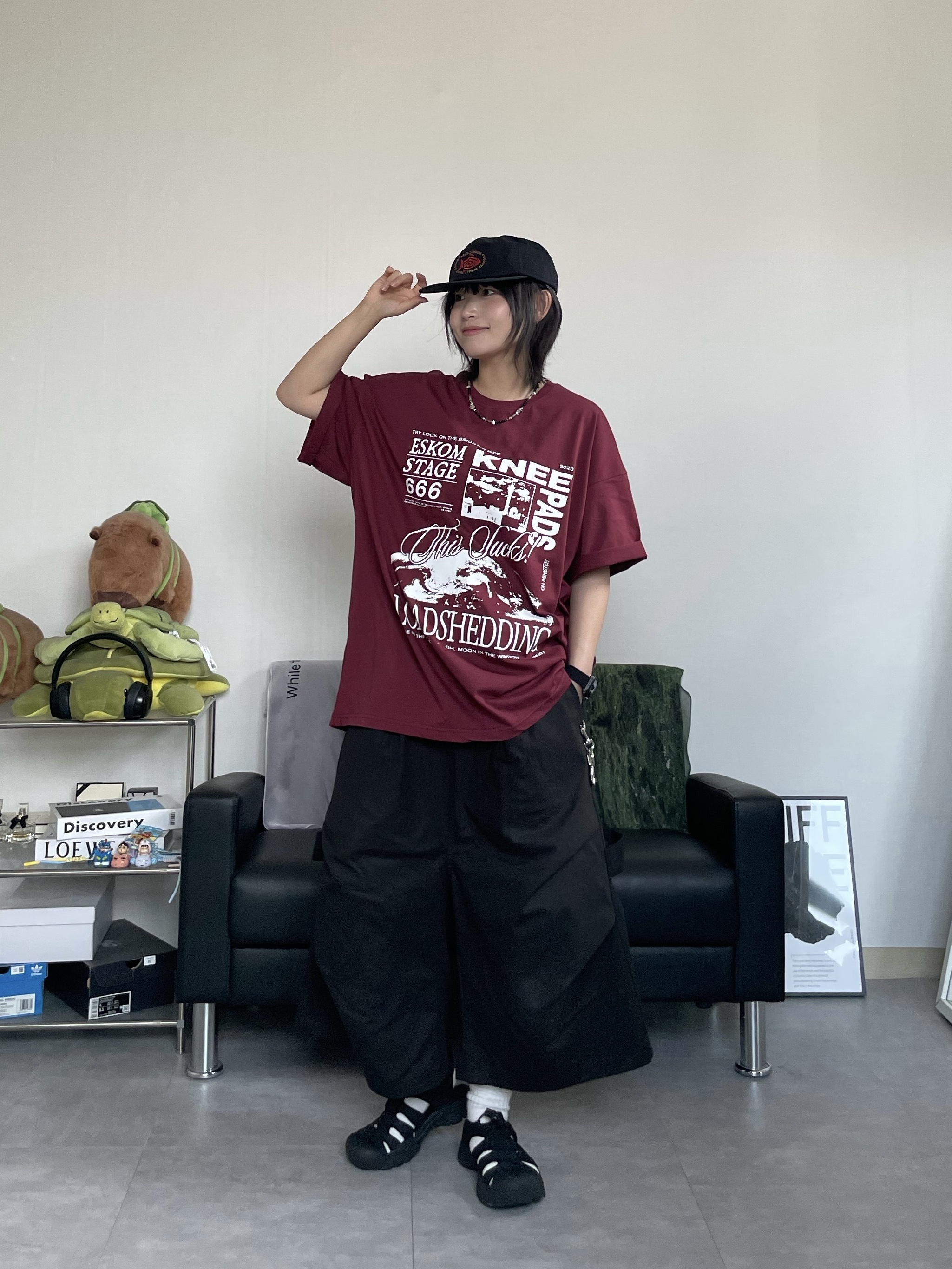 Stussy Surfman Keychain Silver, Keen Newport H2 Triple Black 착용 스타일 - 1