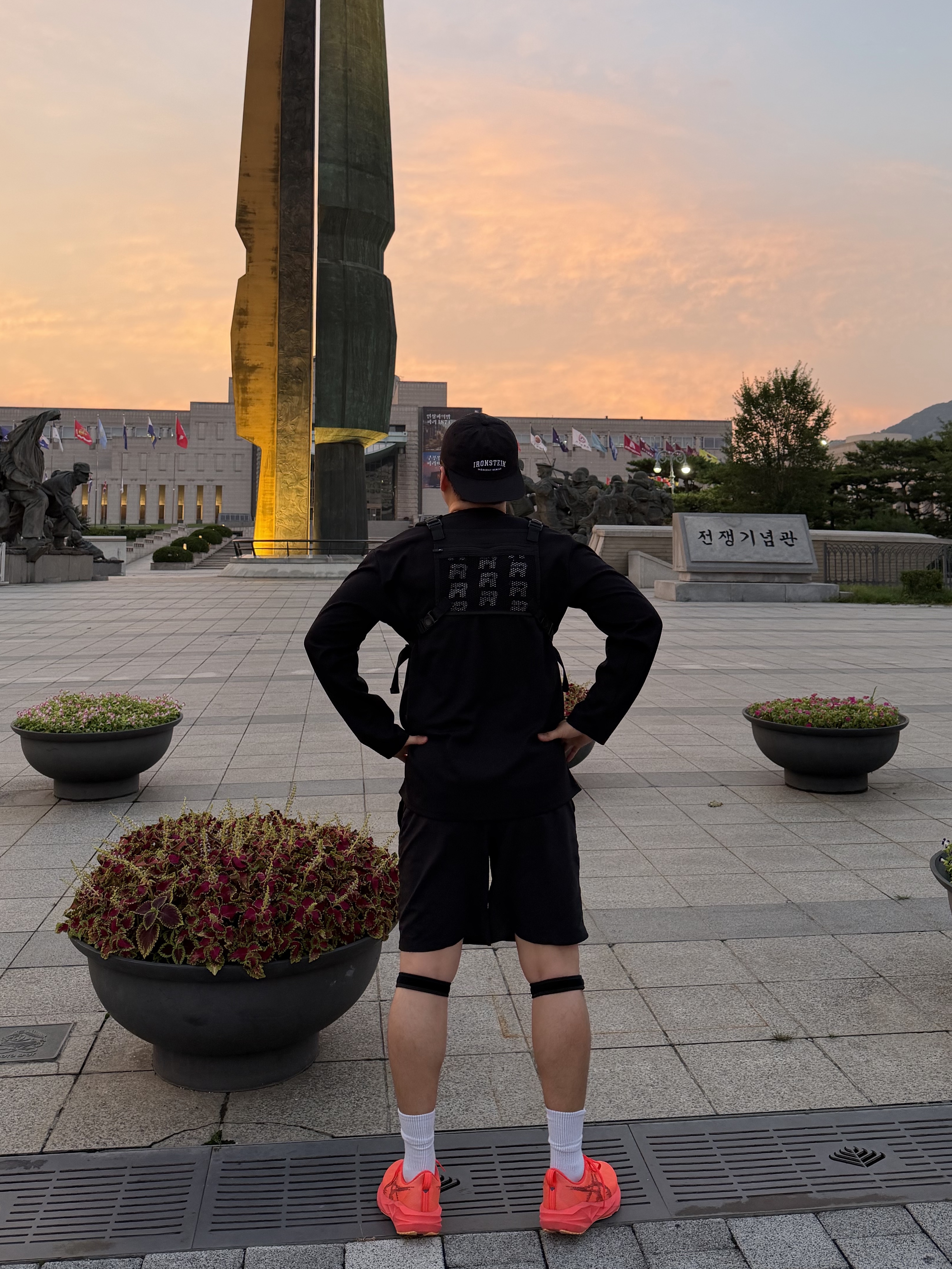 TIME TO RUN Racing Performance Running Vest, Asics Novablast 5 Flash Red Edo Purple 착용 스타일
