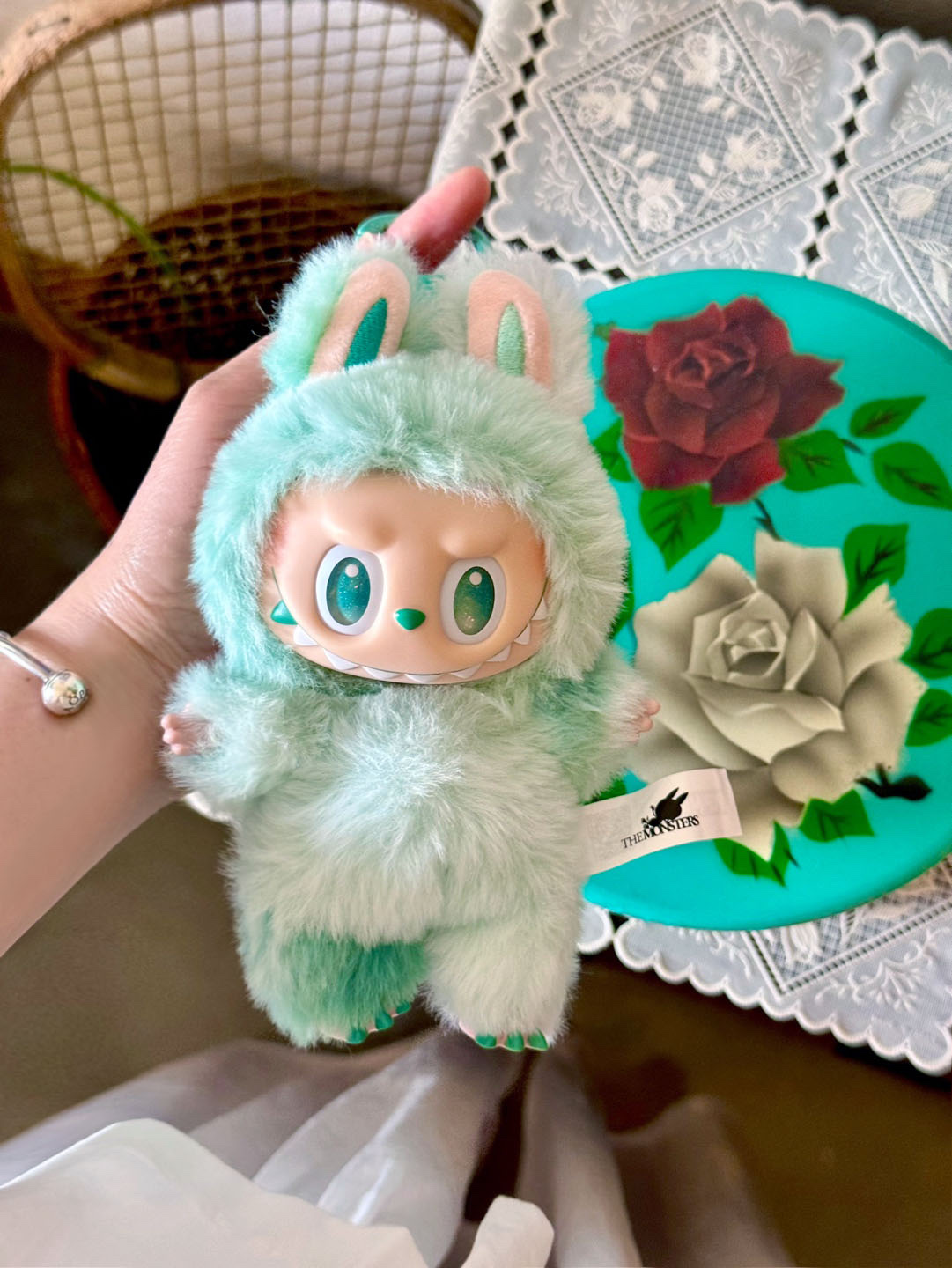 Pop Mart Labubu The Monsters Highlight Series Serenity Keyring (Opened Case), COS Quilted Crossbody Messenger Bag Light Green 착용 스타일 - 1
