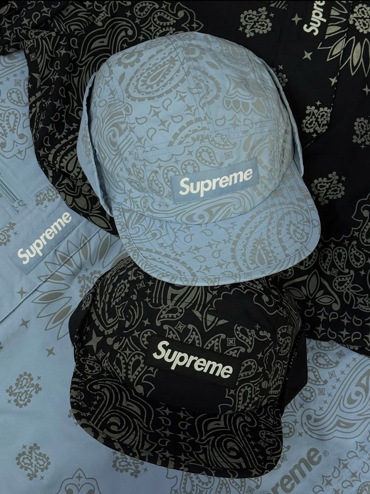 Supreme Reflective Bandana Anorak Light Blue - 26SS 착용 스타일 - 1