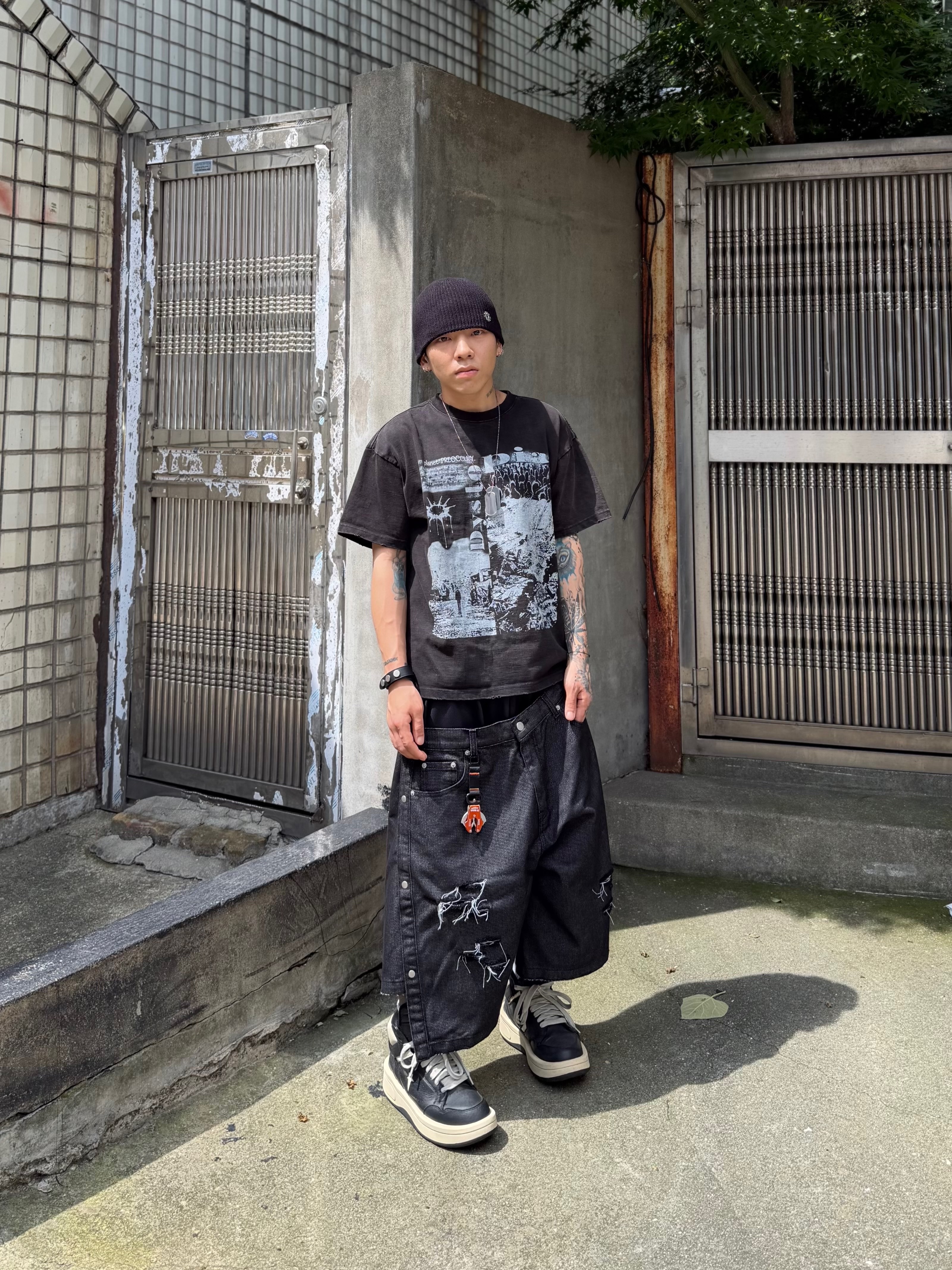 preoccupy Double-Layered Non-fade Bermuda Shorts, preoccupy Dystopia Planet T-shirt 착용 스타일 - 7