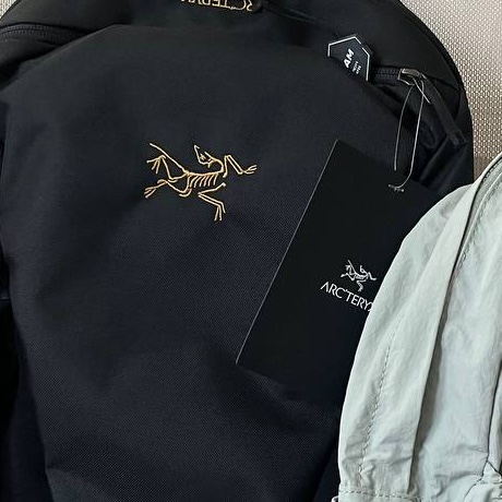 Arc'teryx Mantis 16 Backpack Black 착용 스타일 - 2