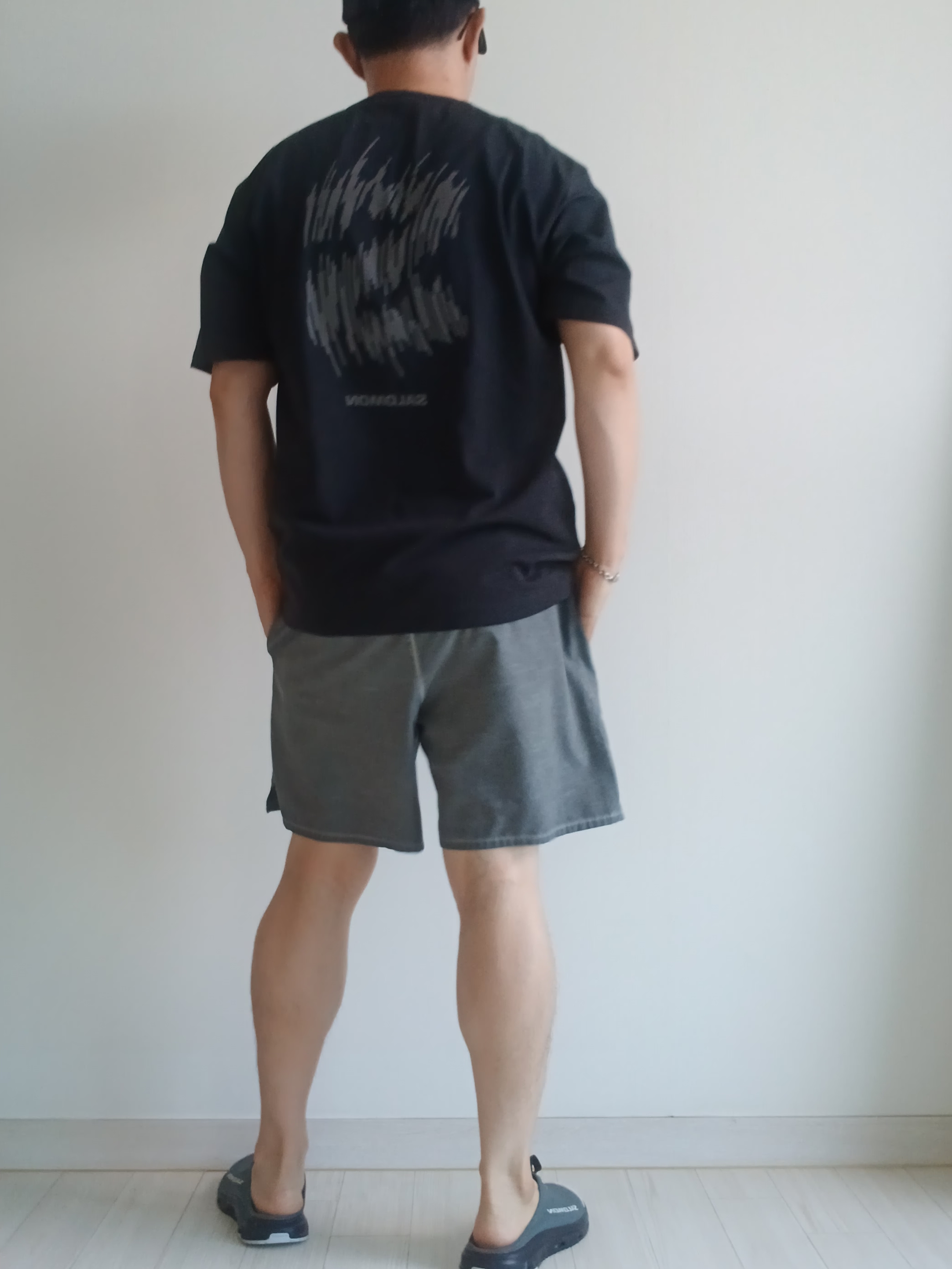 (W) Lululemon Fast and Free Running Hat Black, Nike N.A.C. Unlimited 7 Inch Training Shorts Smoke Grey (IF2814-084) 착용 스타일 - 10