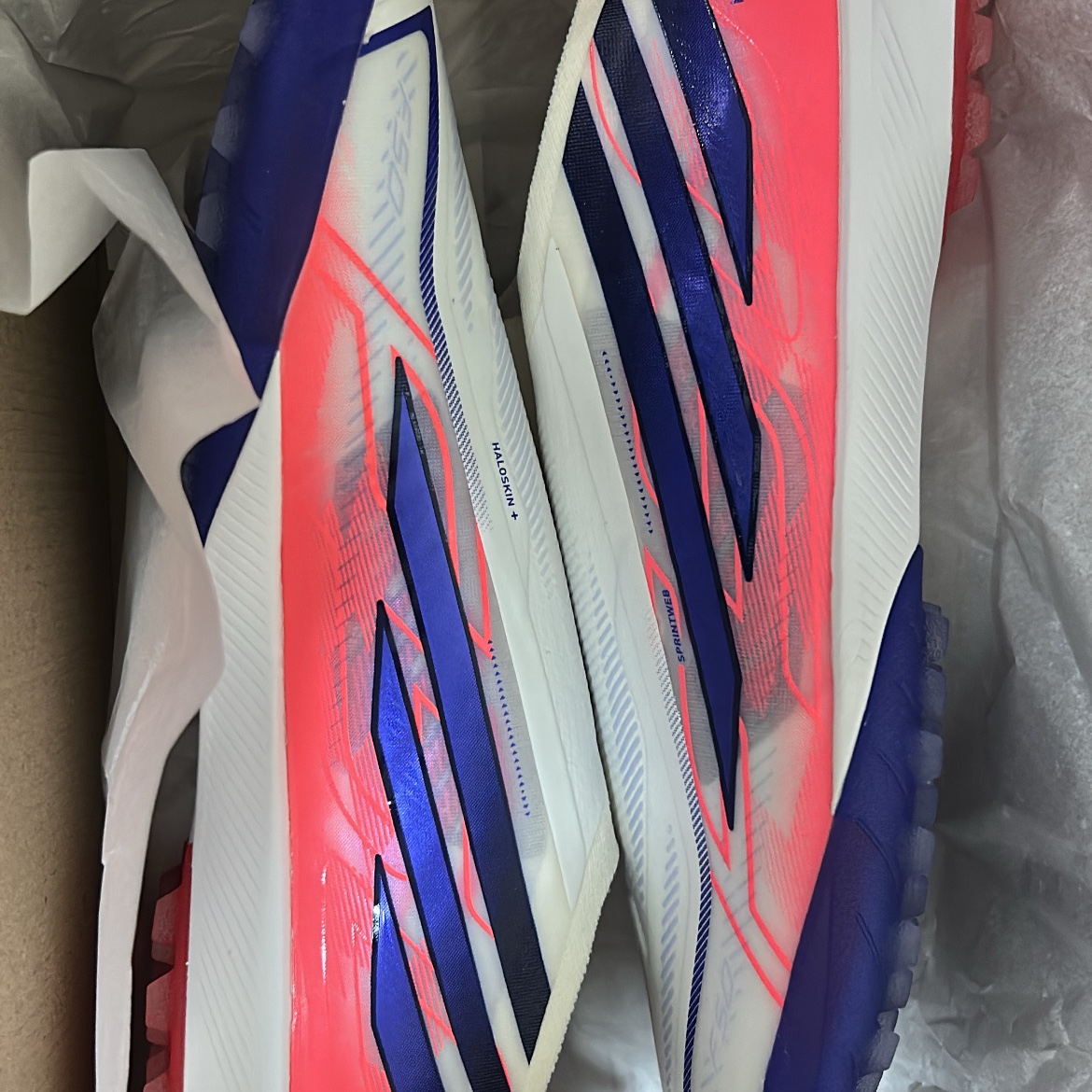 Adidas F50 Hyperfast Pro Laceless Astro TF Cloud White Solar Purple 착용 스타일