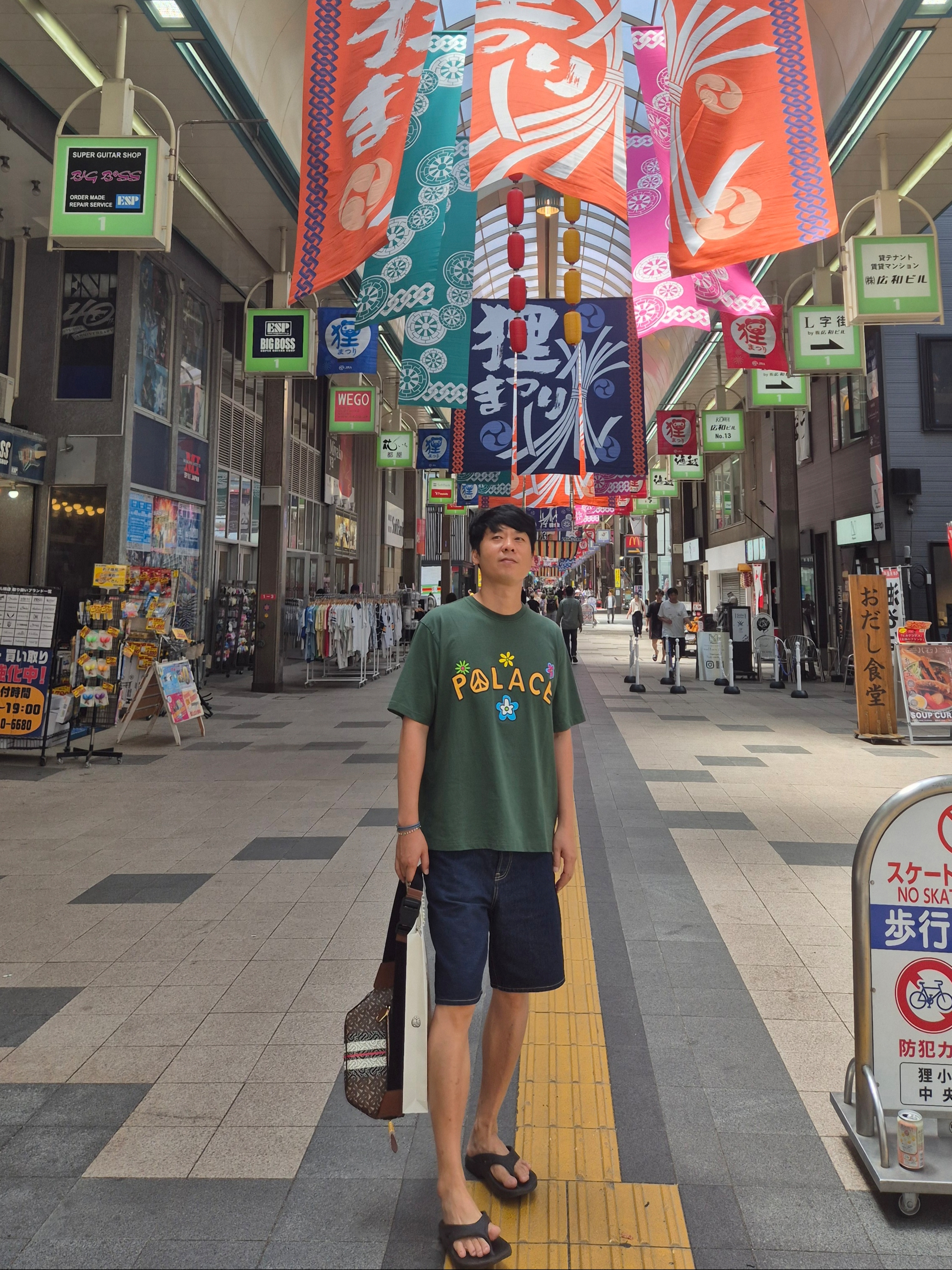 Palace Me Myself And Tri T-Shirt Racey Green - 26SS, Oofos OOriginal Black 착용 스타일 - 1