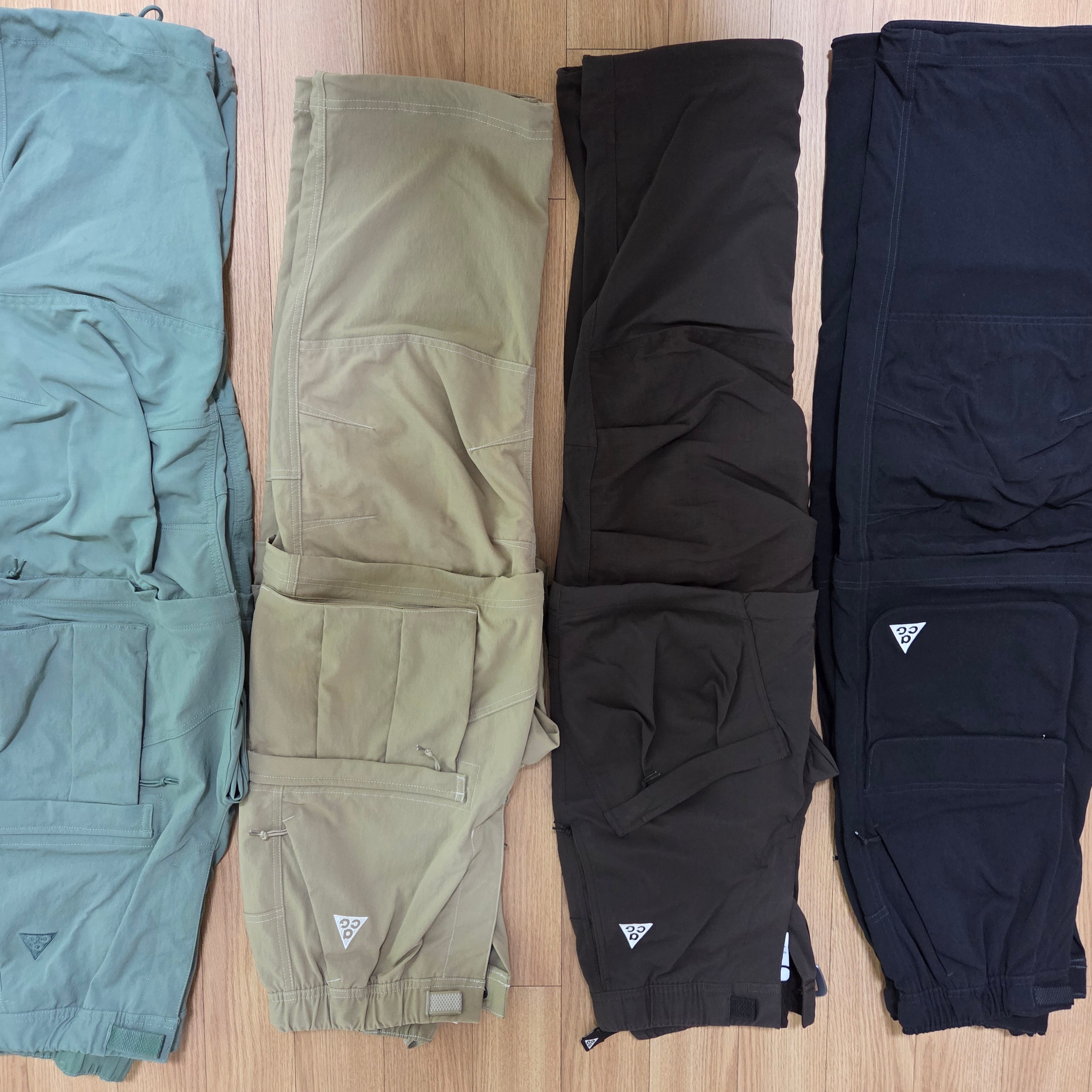 Nike ACG Smith Summit Pants Khaki - Asia, Nike ACG Smith Summit Zip Cargo Pants Black Anthracite - Asia 착용 스타일 - 1