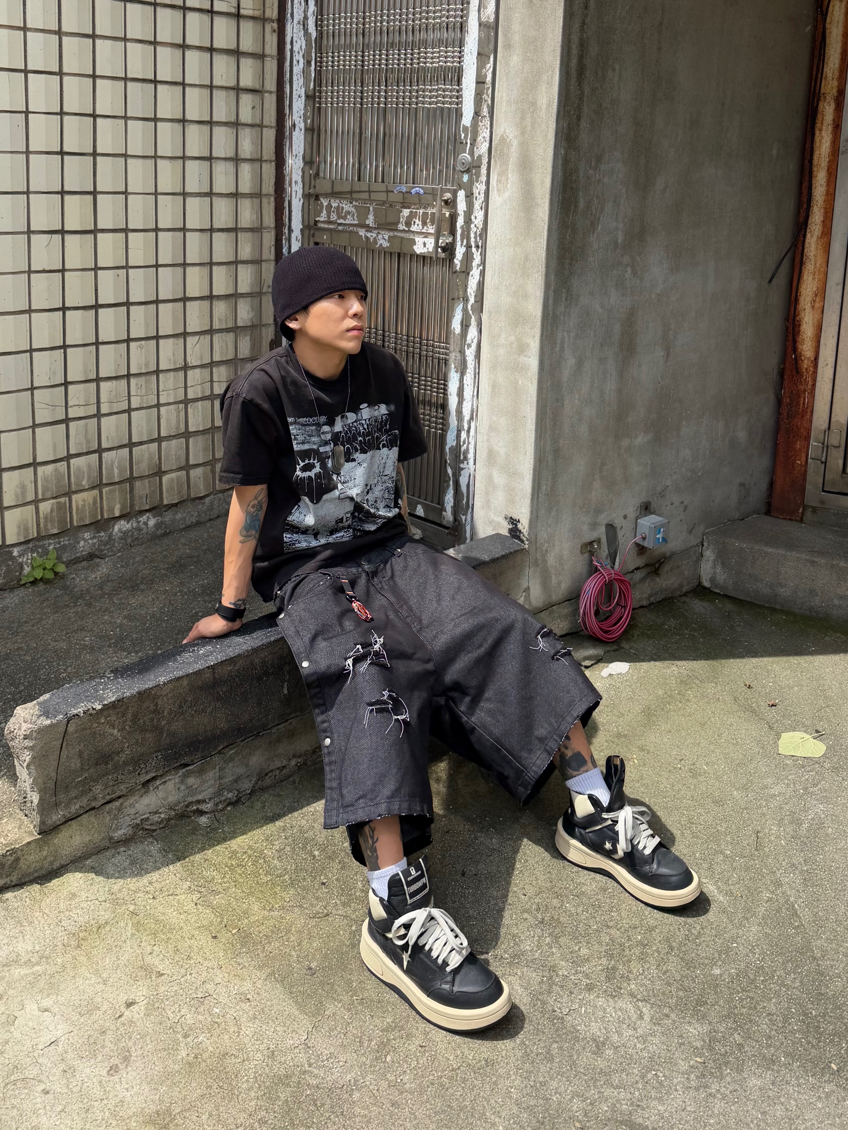 preoccupy Double-Layered Non-fade Bermuda Shorts, preoccupy Dystopia Planet T-shirt 착용 스타일 - 1