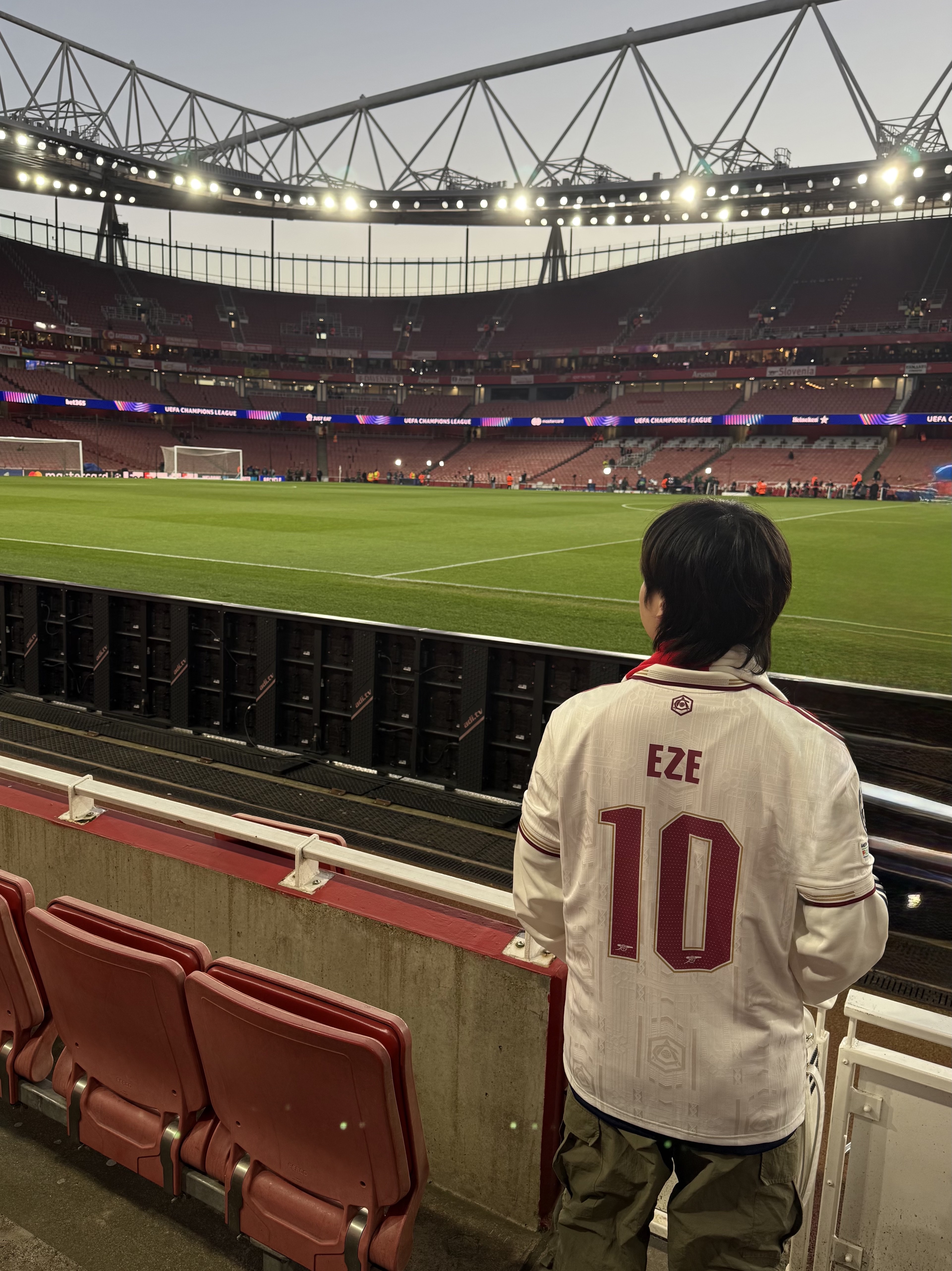 Adidas Arsenal 2025/26 3rd Authentic Jersey Cloud White Team Coll Burgundy 2 - KR Sizing (Non Marking Ver.), Adidas Arsenal FC OG Track Top Better Scarlet Off White - KR Sizing (Non Marking Ver.) 착용 스타일
