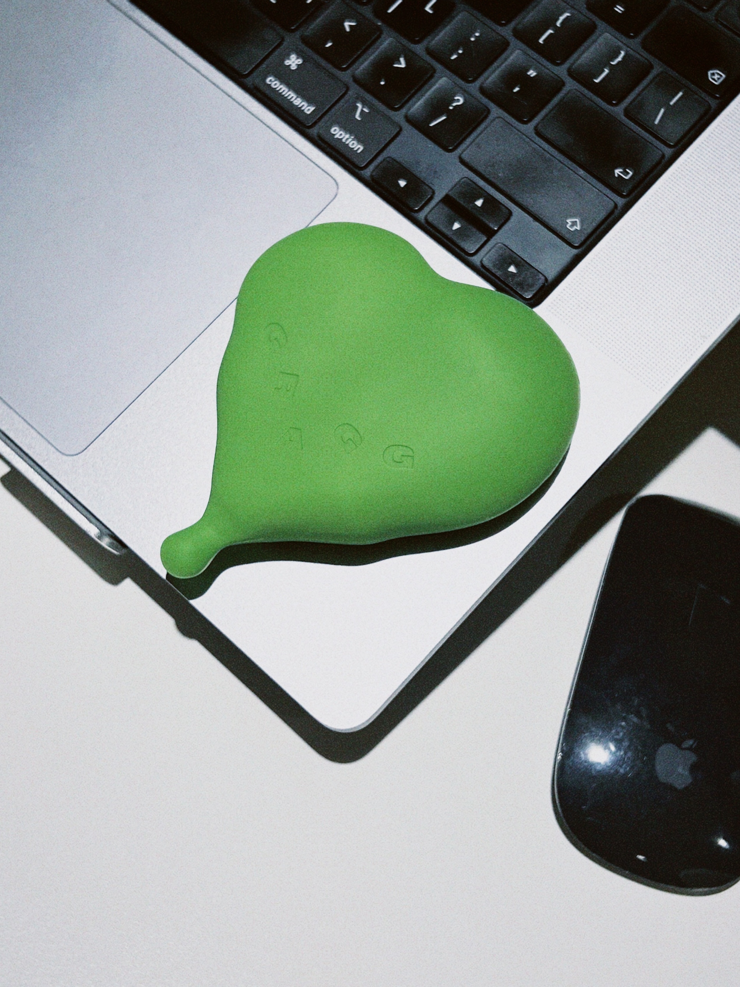 GRAGG MAGSAFE FLOW HEART BATTERY [9 COLOR] 착용 스타일 - 6