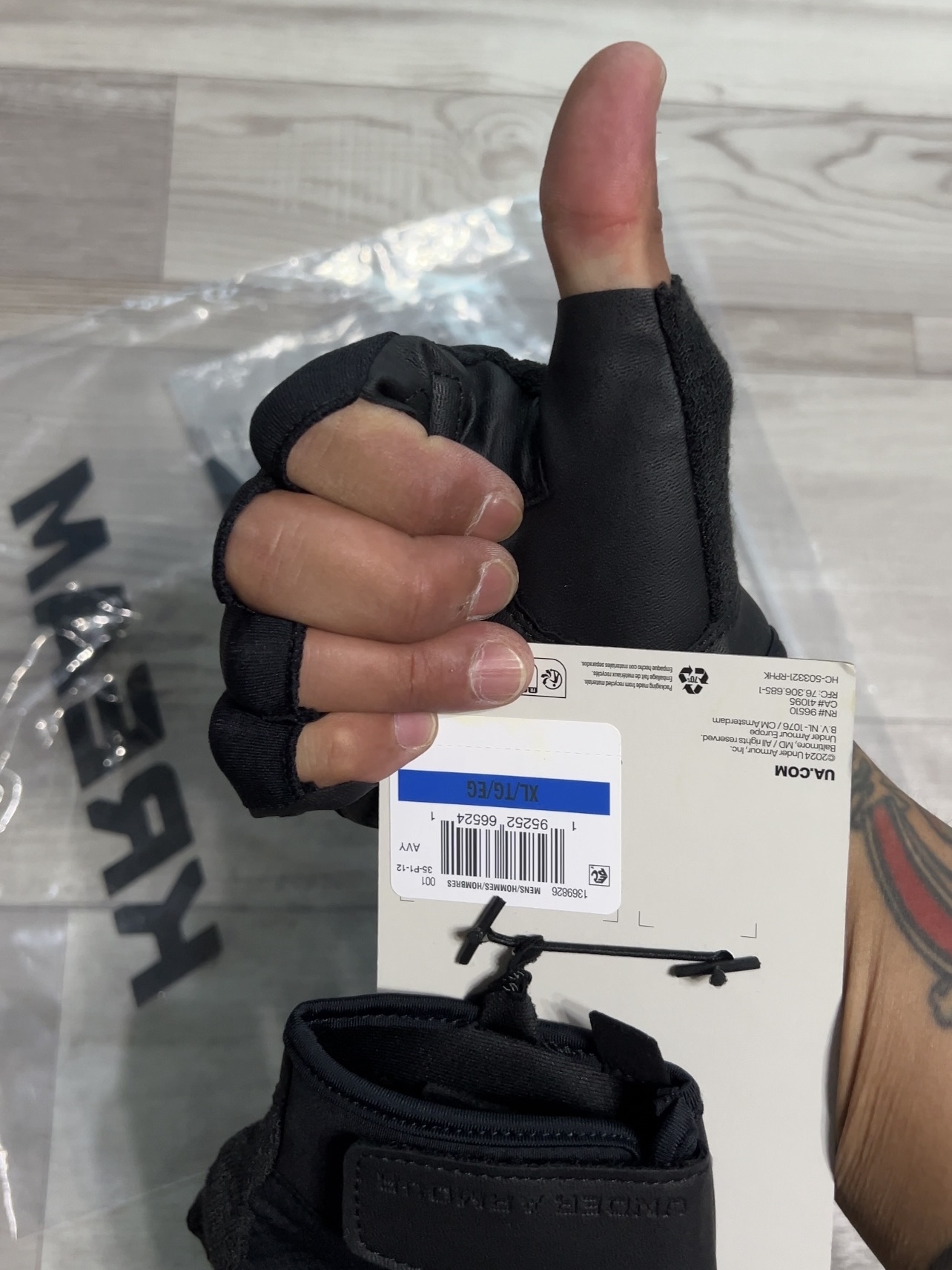 Under Armour UA Training Gloves Black Pitch Gray 착용 스타일 - 6