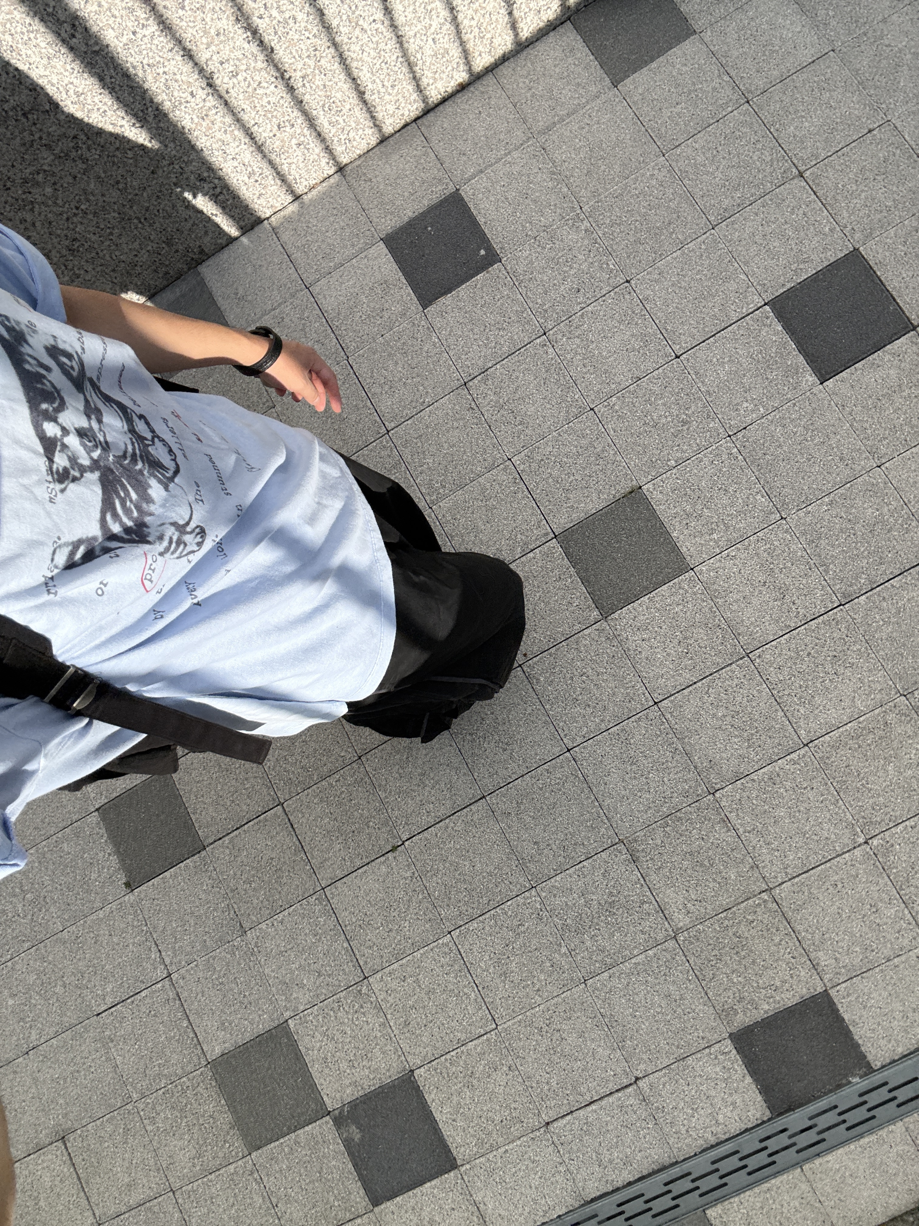 Polyteru HANK Doodle Cat 1/2 Tee Raw Cut Light Blue, Polyteru 1011 Nylon Track Pants Triple Black - 24SS 착용 스타일