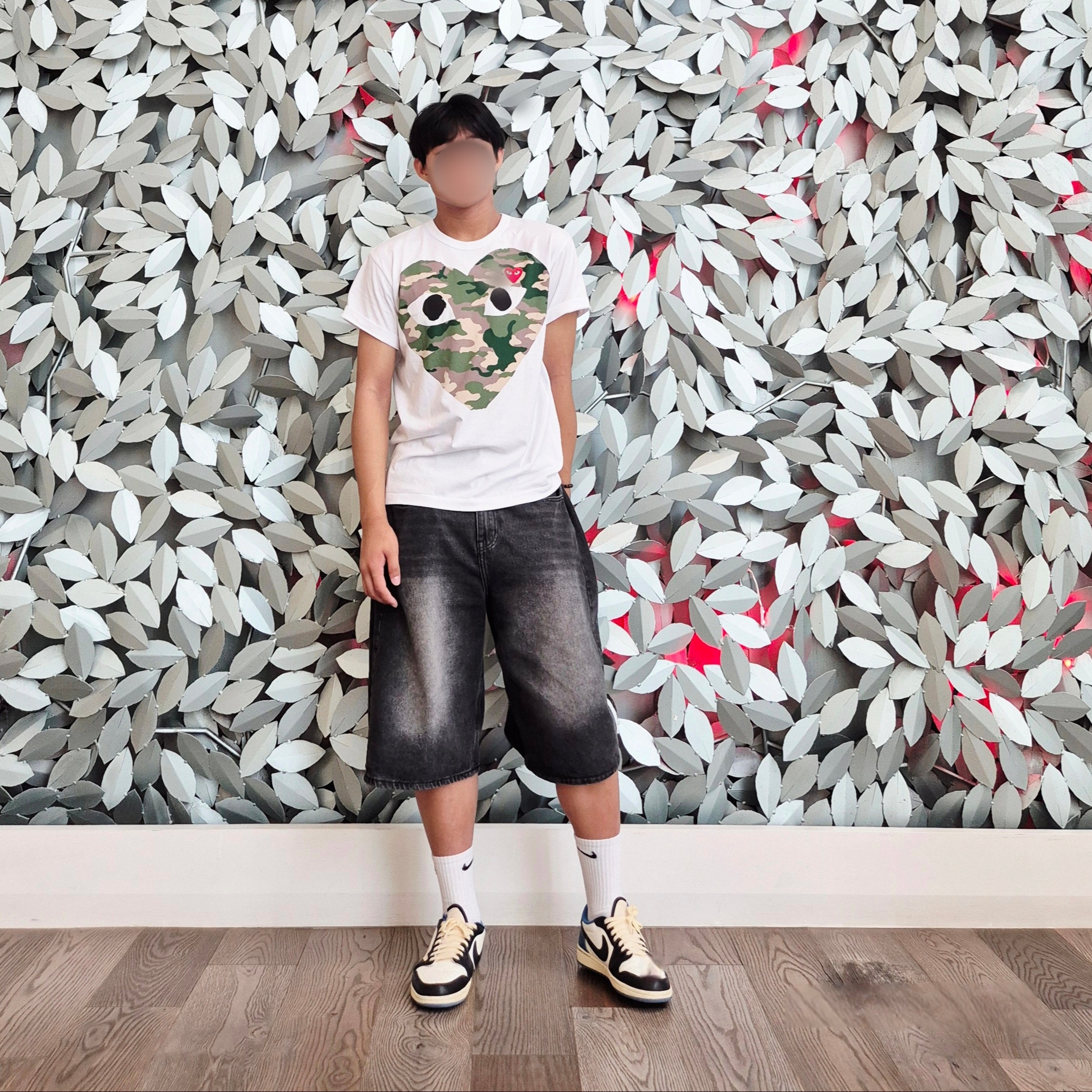 Play Comme des Garcons Camouflage Heart T-Shirt White, Jordan 1 x Travis Scott x Fragment Retro Low OG SP Military Blue 착용 스타일