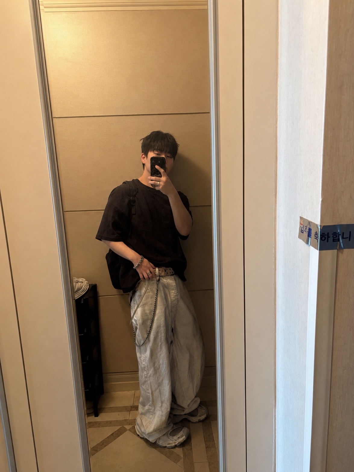qualisartifexpereo Dirty Baggy Pants Cream, Kamien Back Pleats Stripe Tee Brown 착용 스타일 - 5