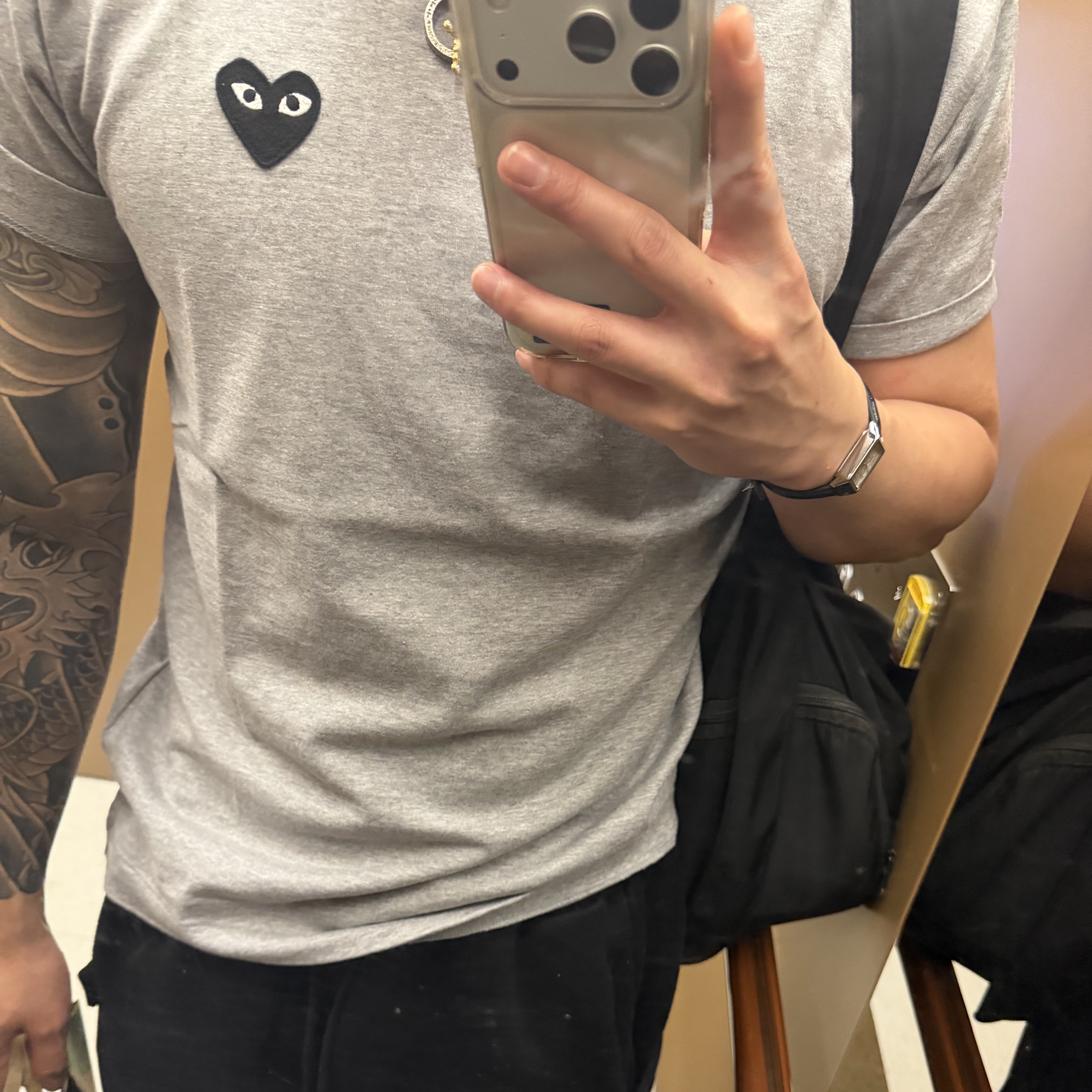 Play Comme des Garcons Black Heart T-Shirt Gray 착용 스타일