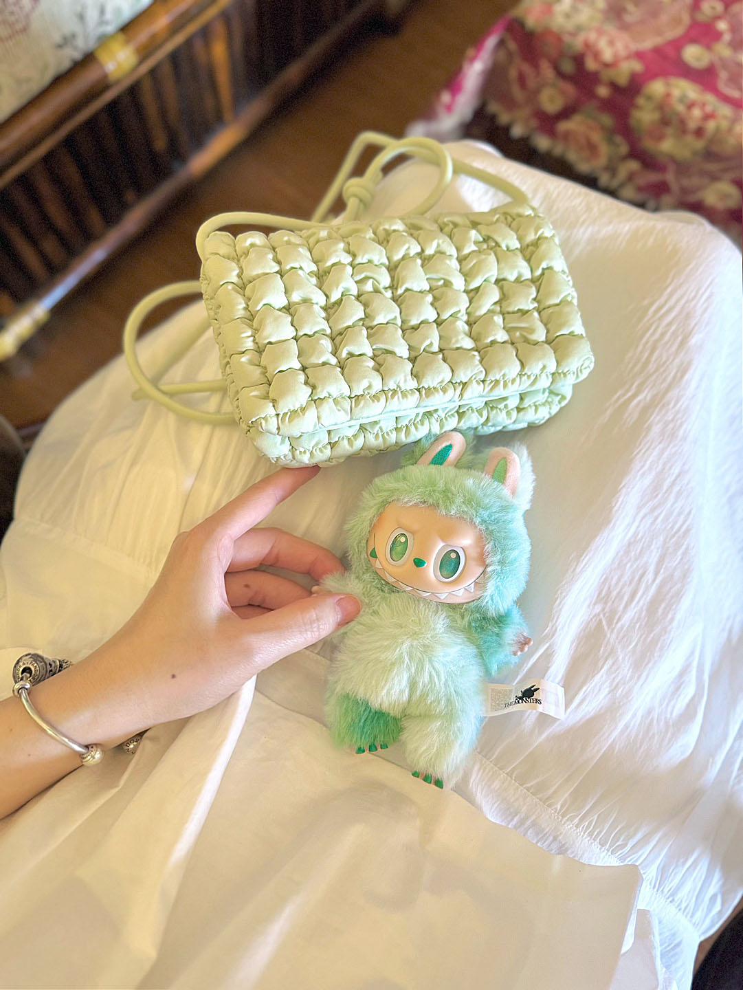 Pop Mart Labubu The Monsters Highlight Series Serenity Keyring (Opened Case), COS Quilted Crossbody Messenger Bag Light Green 착용 스타일 - 3