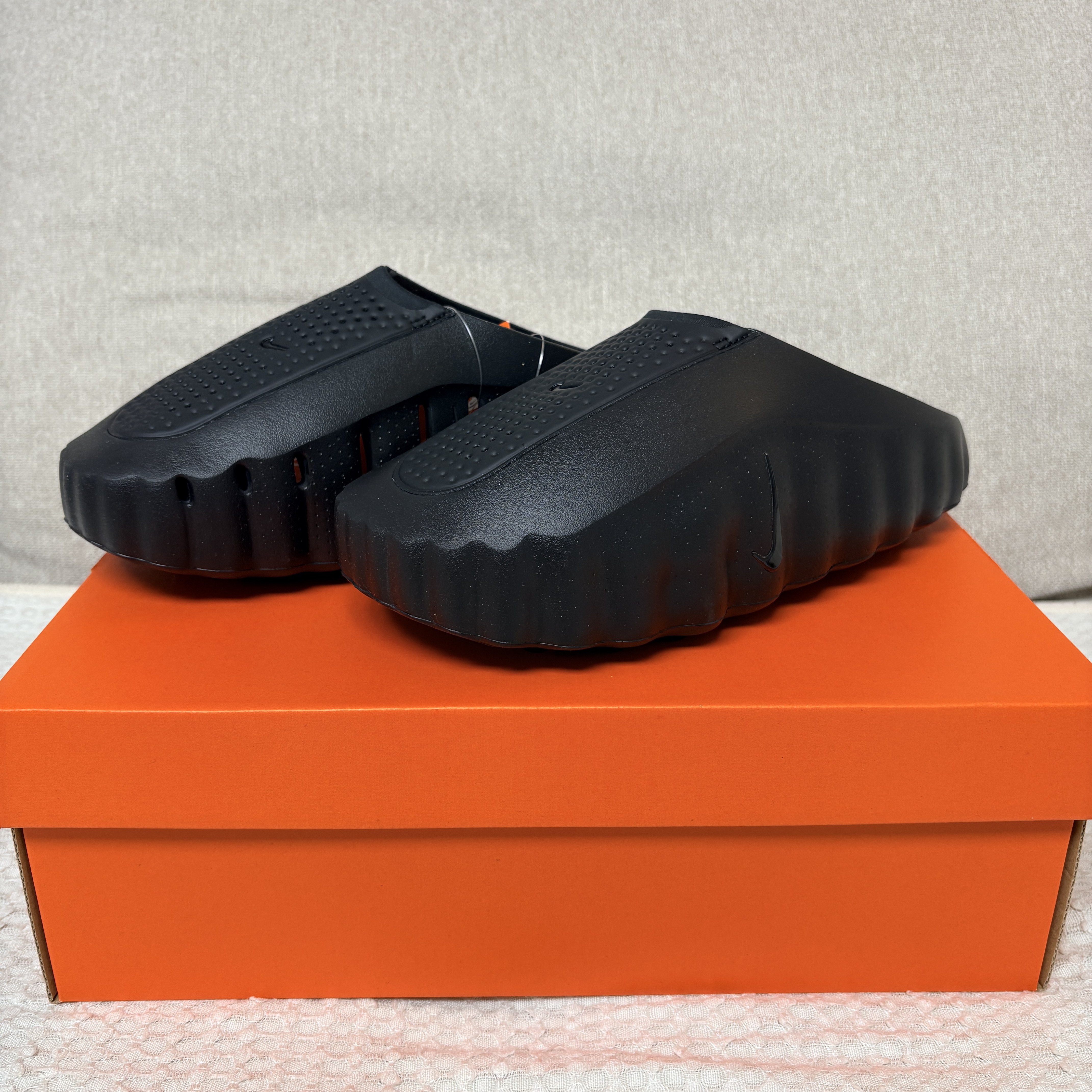 Nike Mind 001 Black Anthracite 착용 스타일 - 1