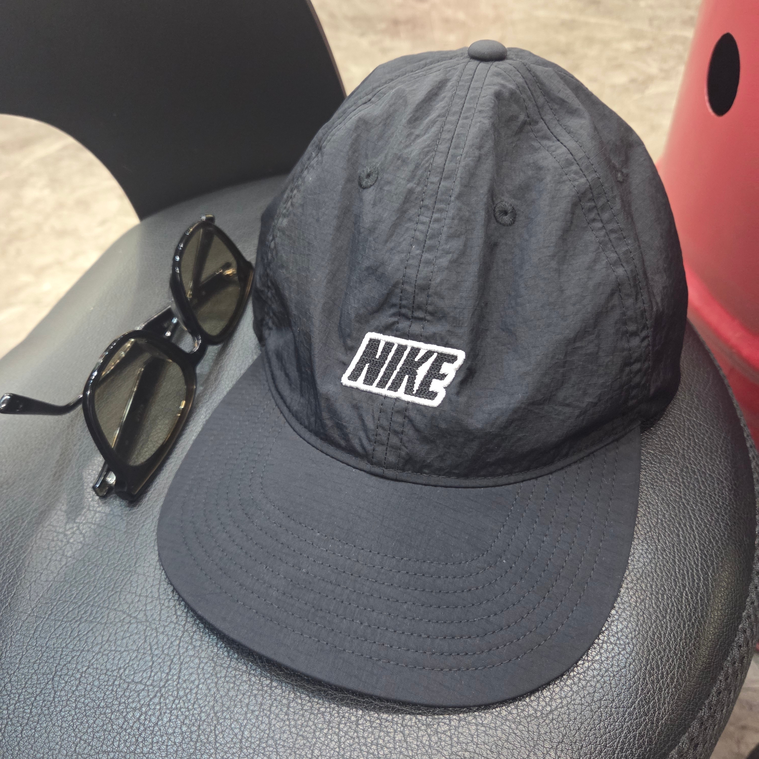 Nike Club Unstructured Flat Bill Outdoor Cap Black 착용 스타일