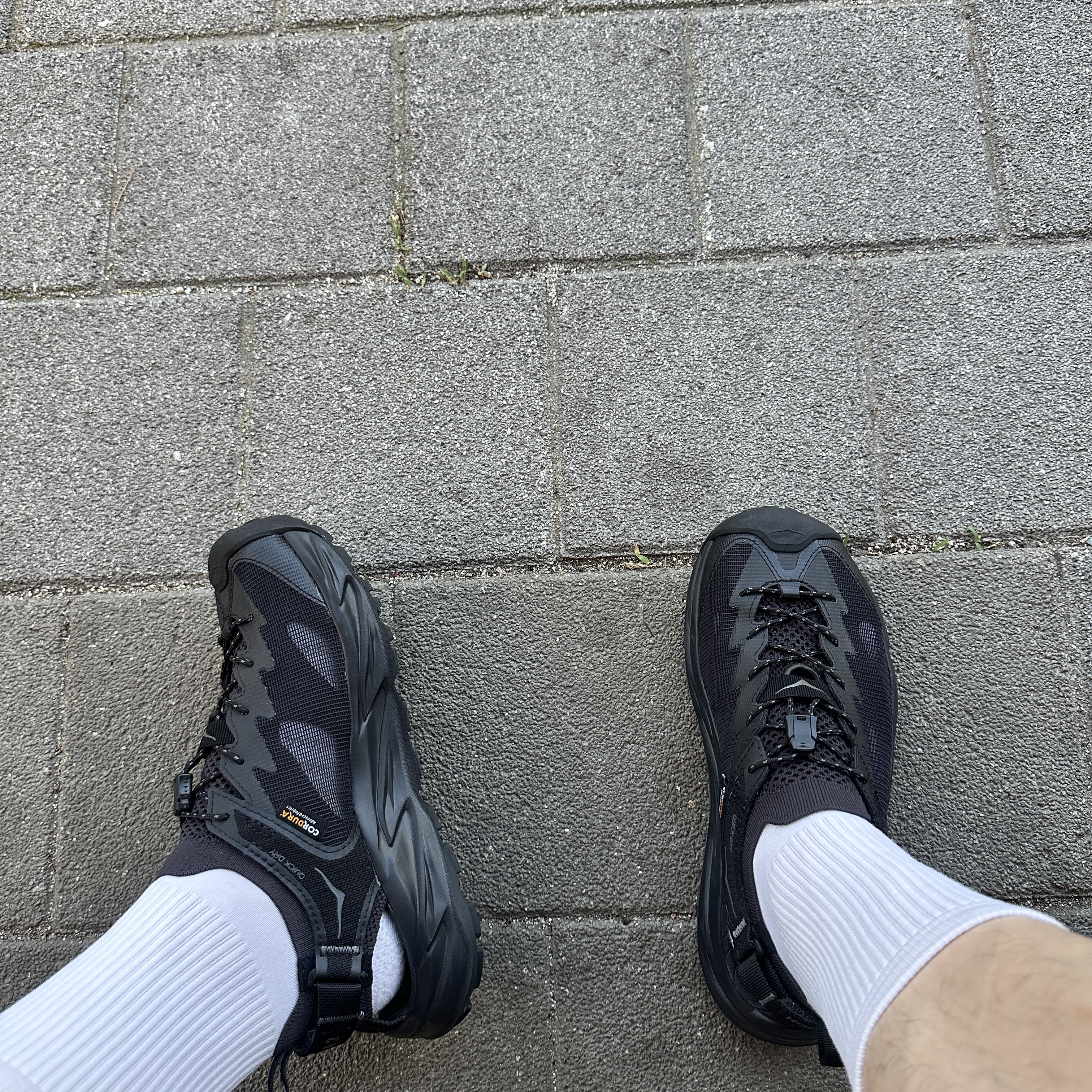 Hoka Hopara 2 Black 착용 스타일