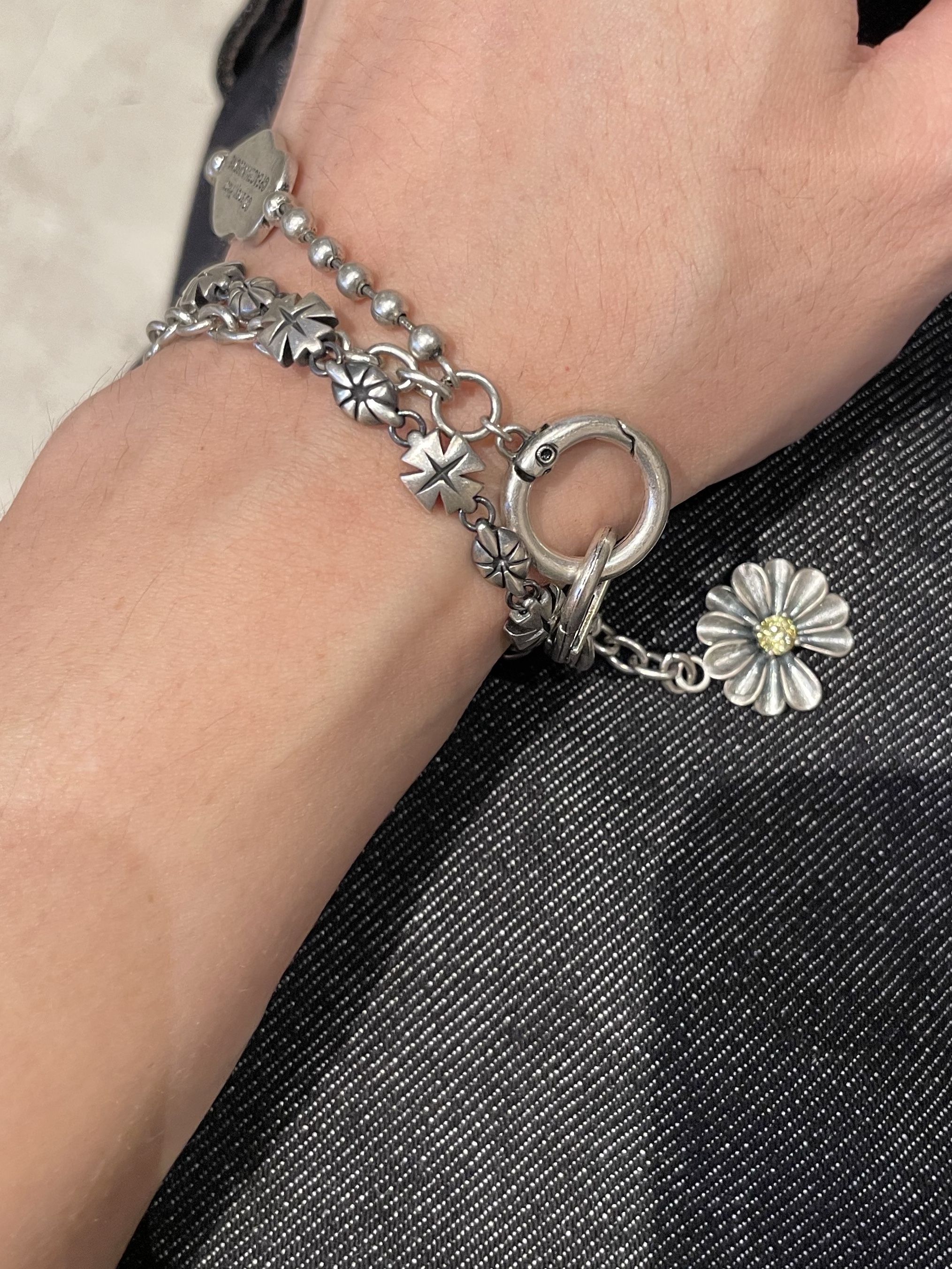 Casetify x Peaceminusone x Toy Story The First Fan Fashion Key Metal Chain Wrist Strap 착용 스타일 - 4
