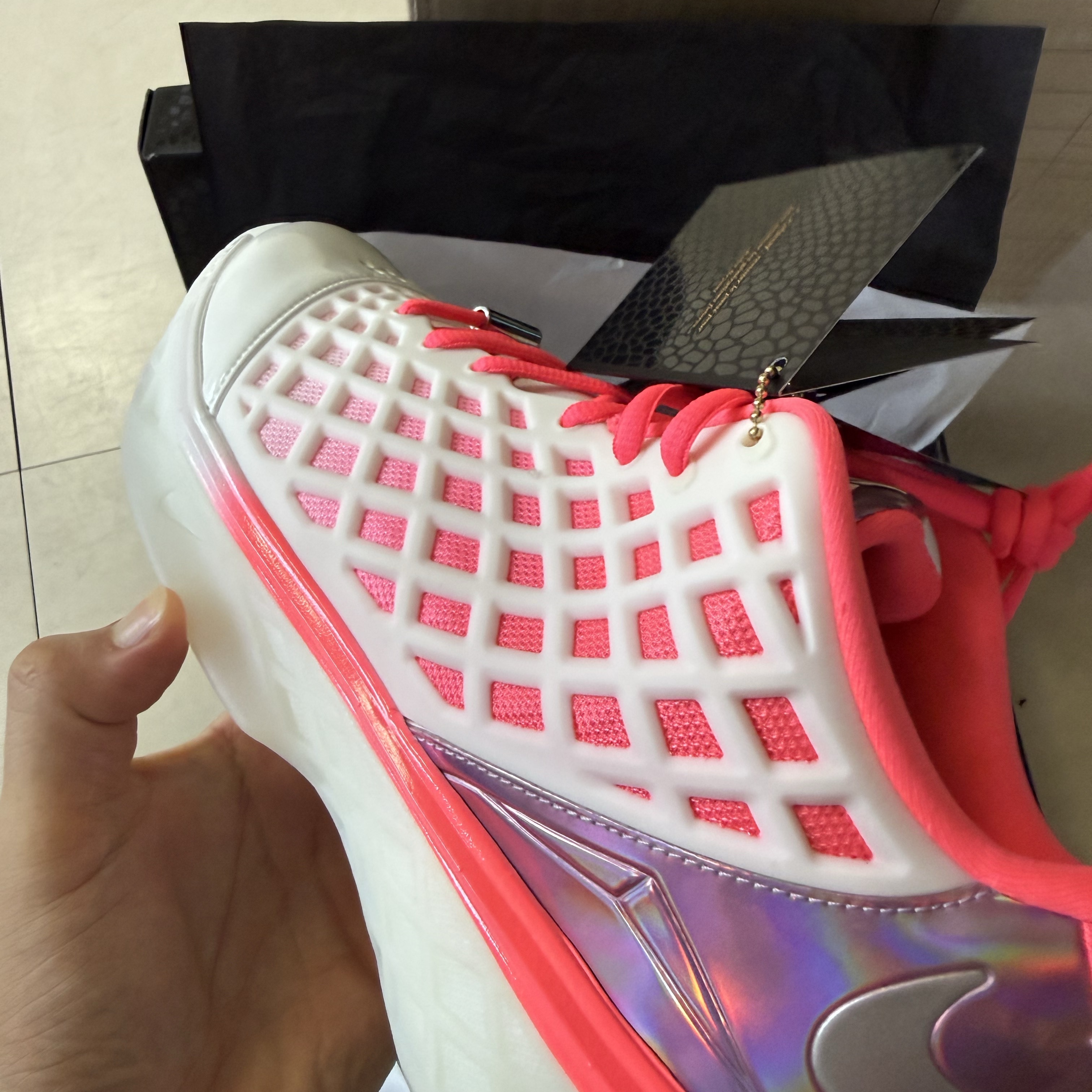 Nike Kobe 3 Low Protro Sail and Hot Punch 착용 스타일 - 7