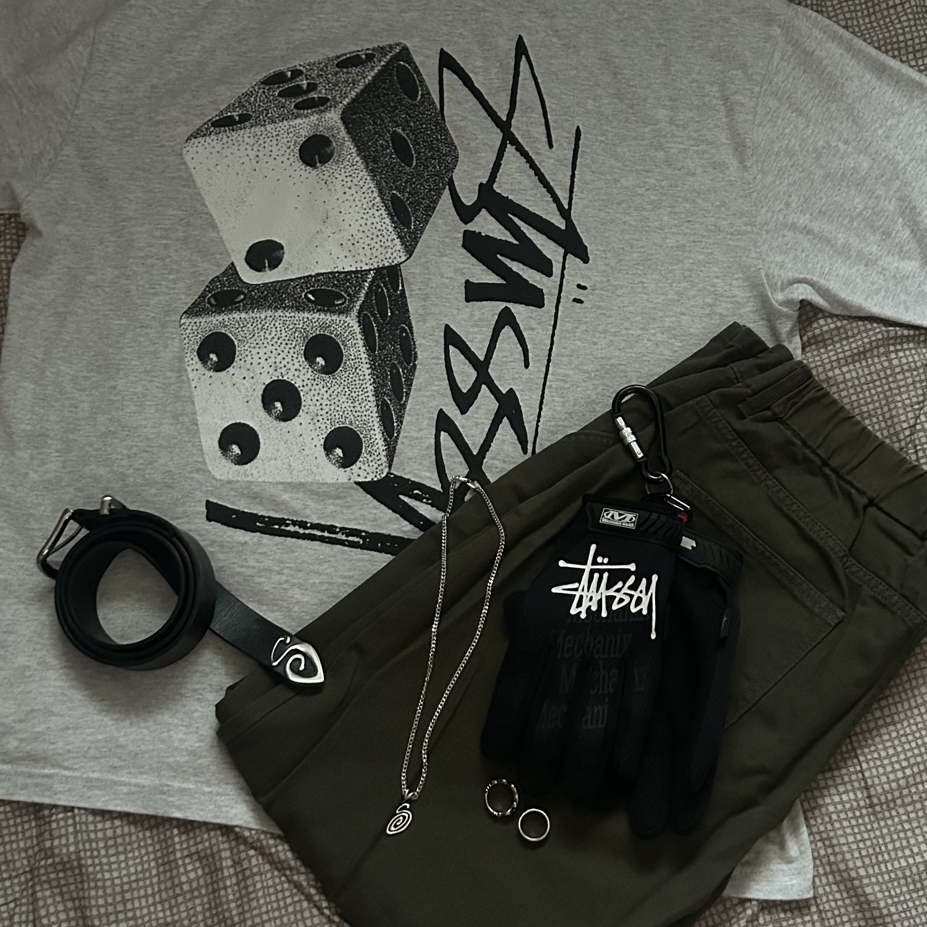 Stussy Tall Dice T-Shirt Ash Heather, Stussy Metal S Tip Belt Black 착용 스타일 - 1