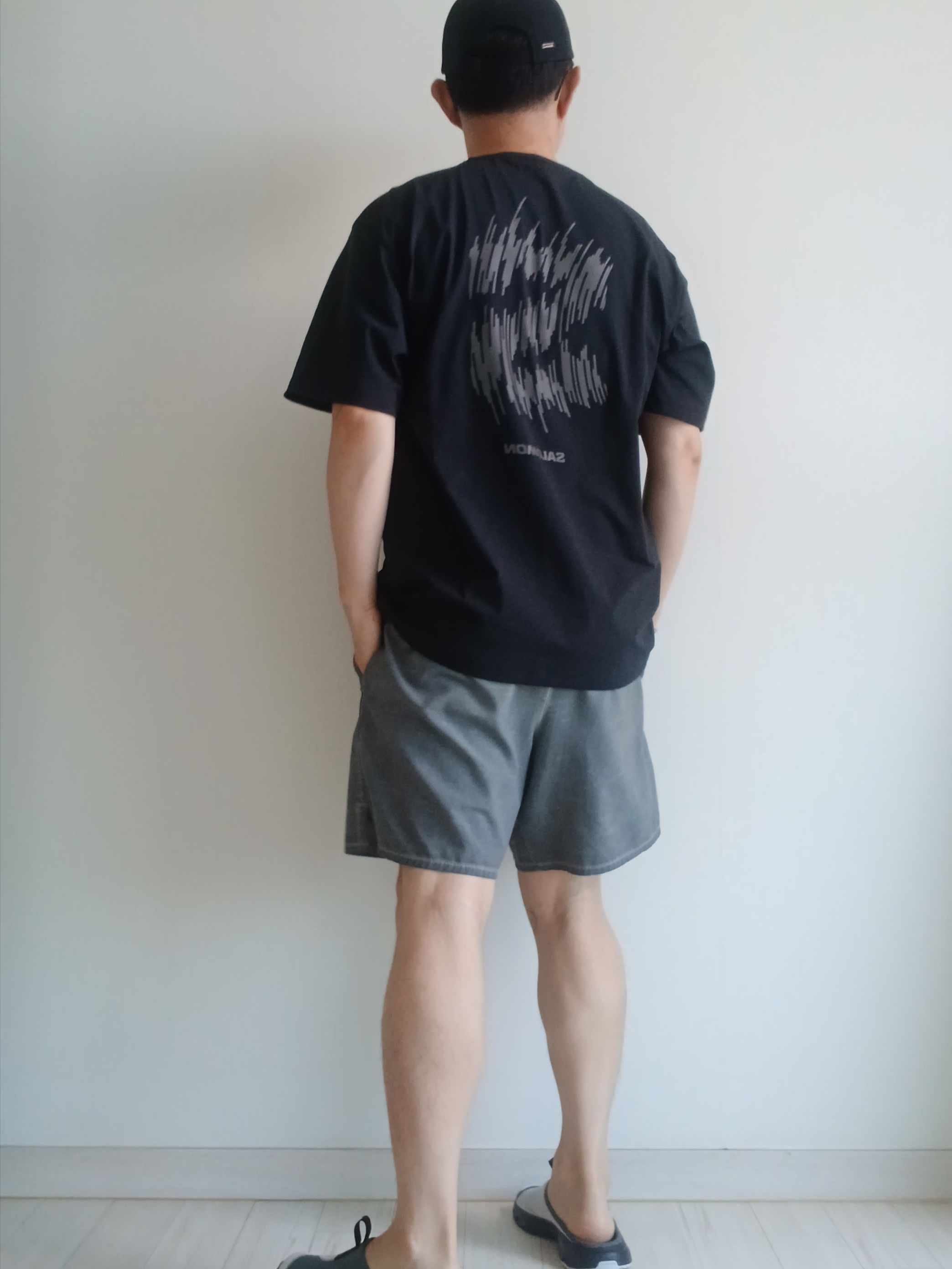 (W) Lululemon Fast and Free Running Hat Black, Nike N.A.C. Unlimited 7 Inch Training Shorts Smoke Grey (IF2814-084) 착용 스타일 - 1