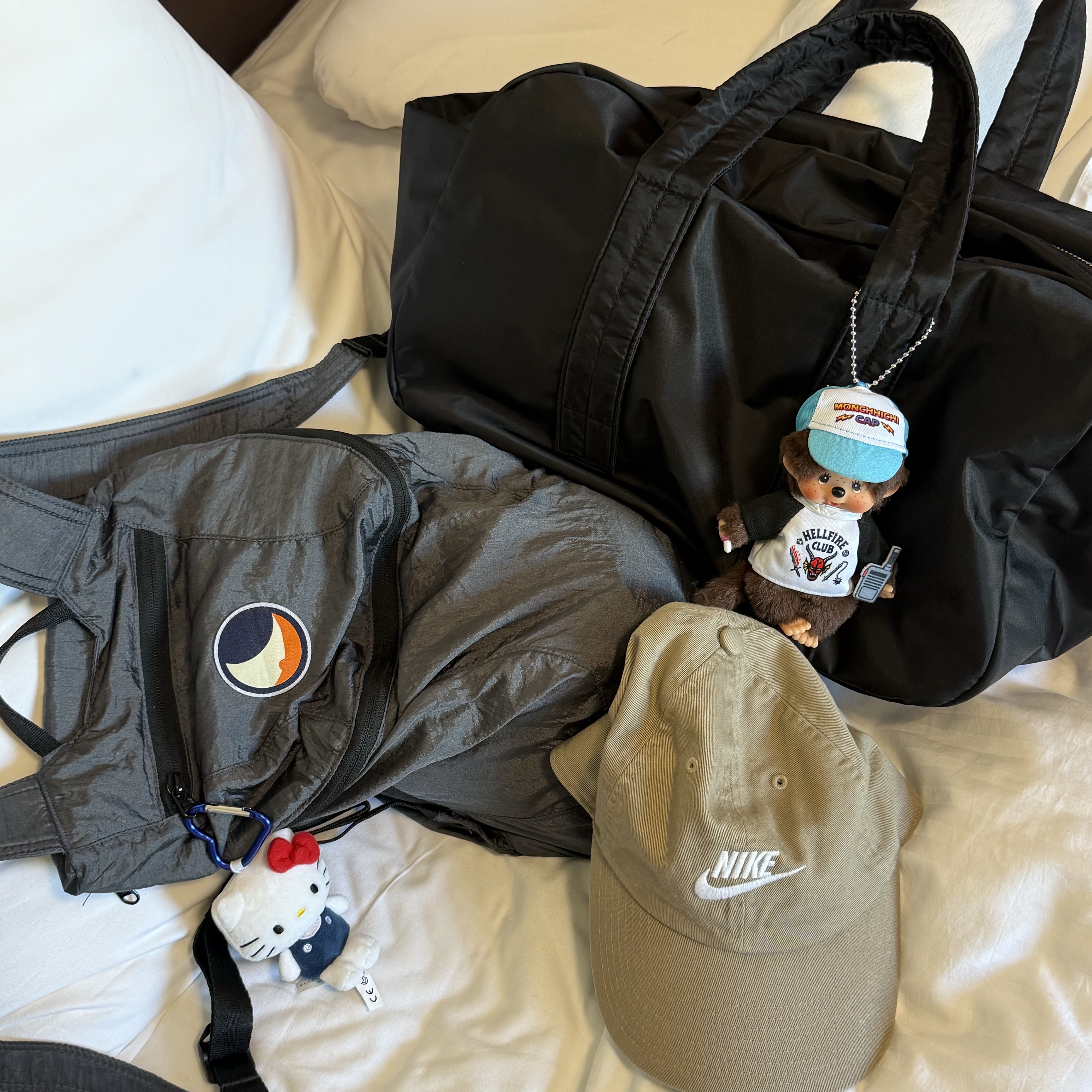 Monchhichi x Strange Things Key Chain Hellfire Club, Ticket To The Moon Mini Backpack 15L Dark Grey 착용 스타일