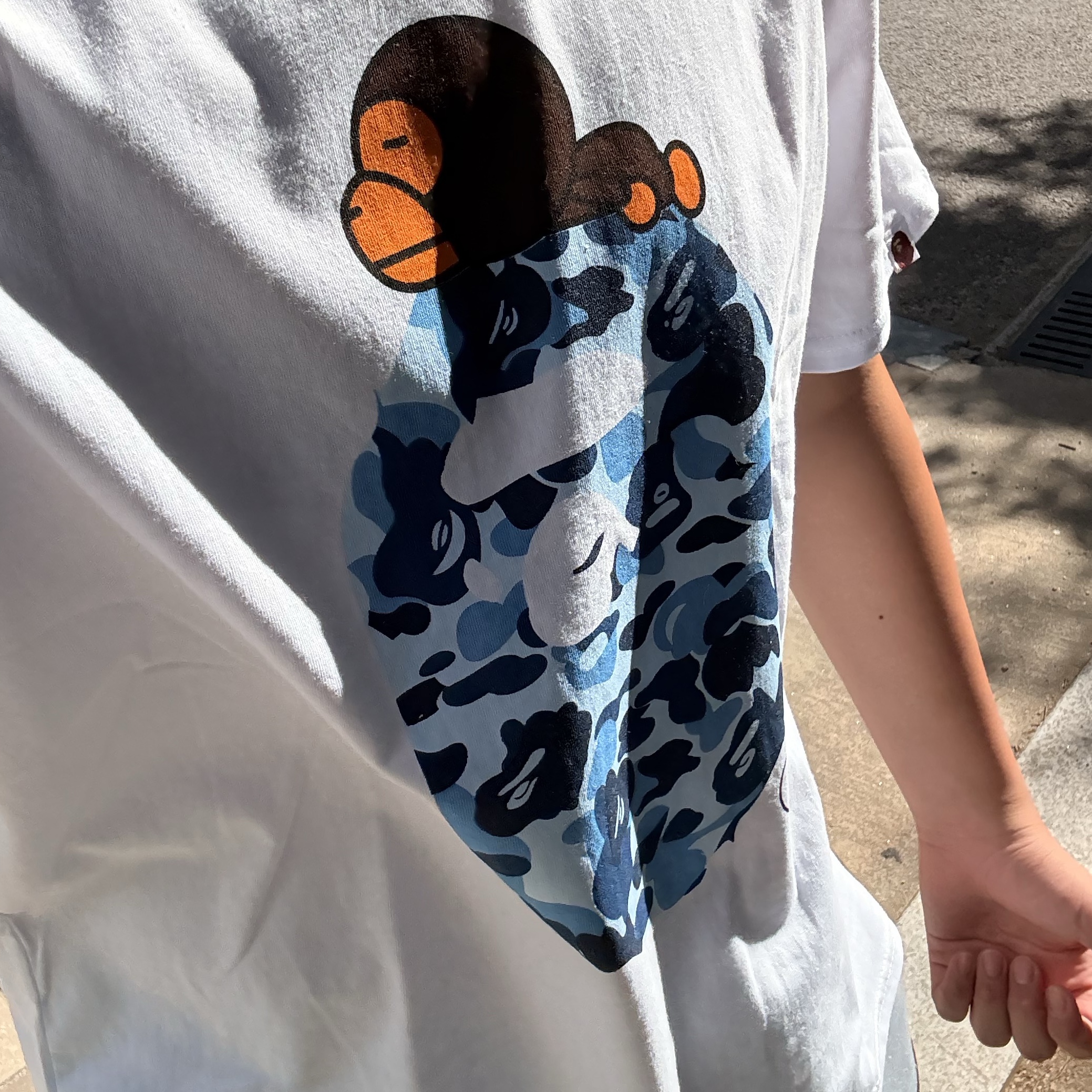 BAPE ABC Camo Milo on Big Ape T-Shirt White Blue 착용 스타일