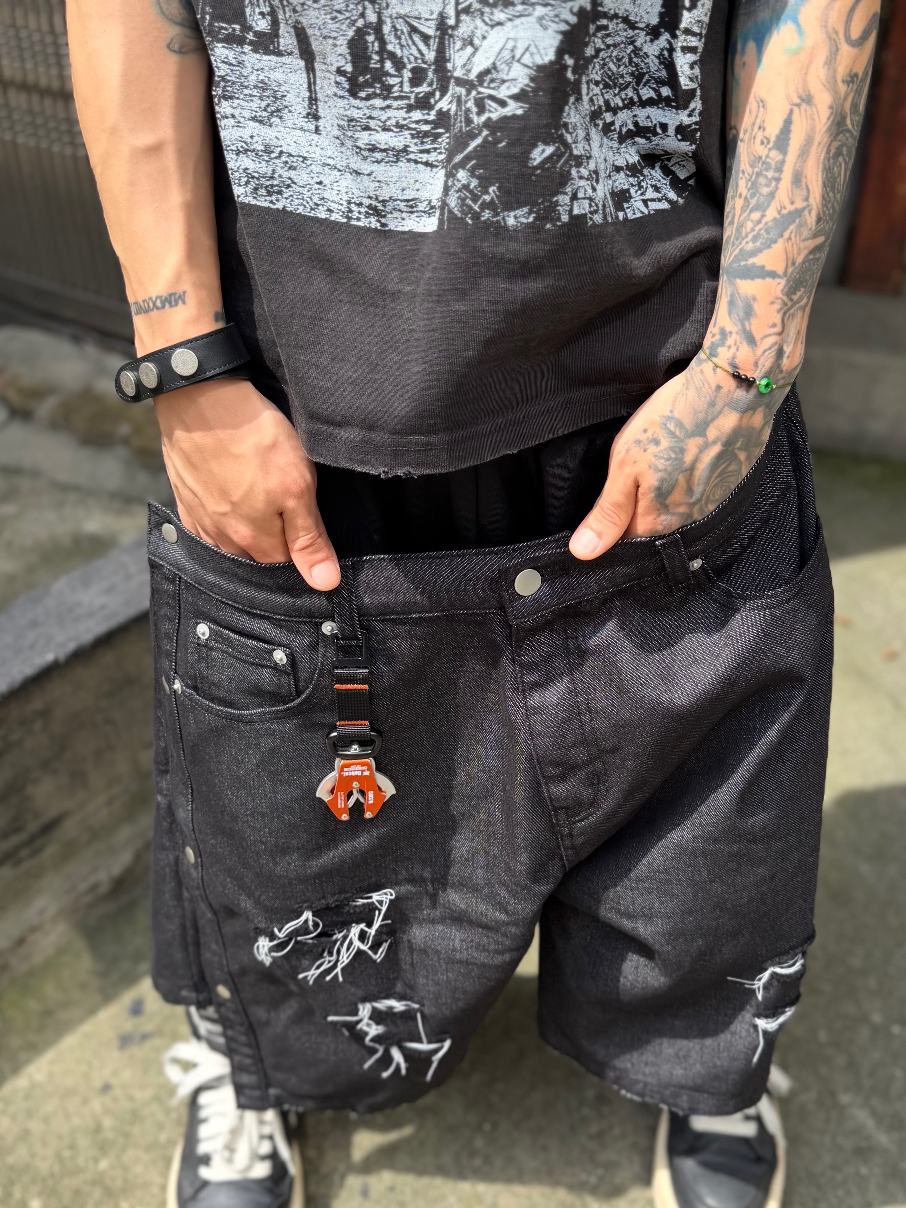 preoccupy Double-Layered Non-fade Bermuda Shorts, preoccupy Dystopia Planet T-shirt 착용 스타일 - 4