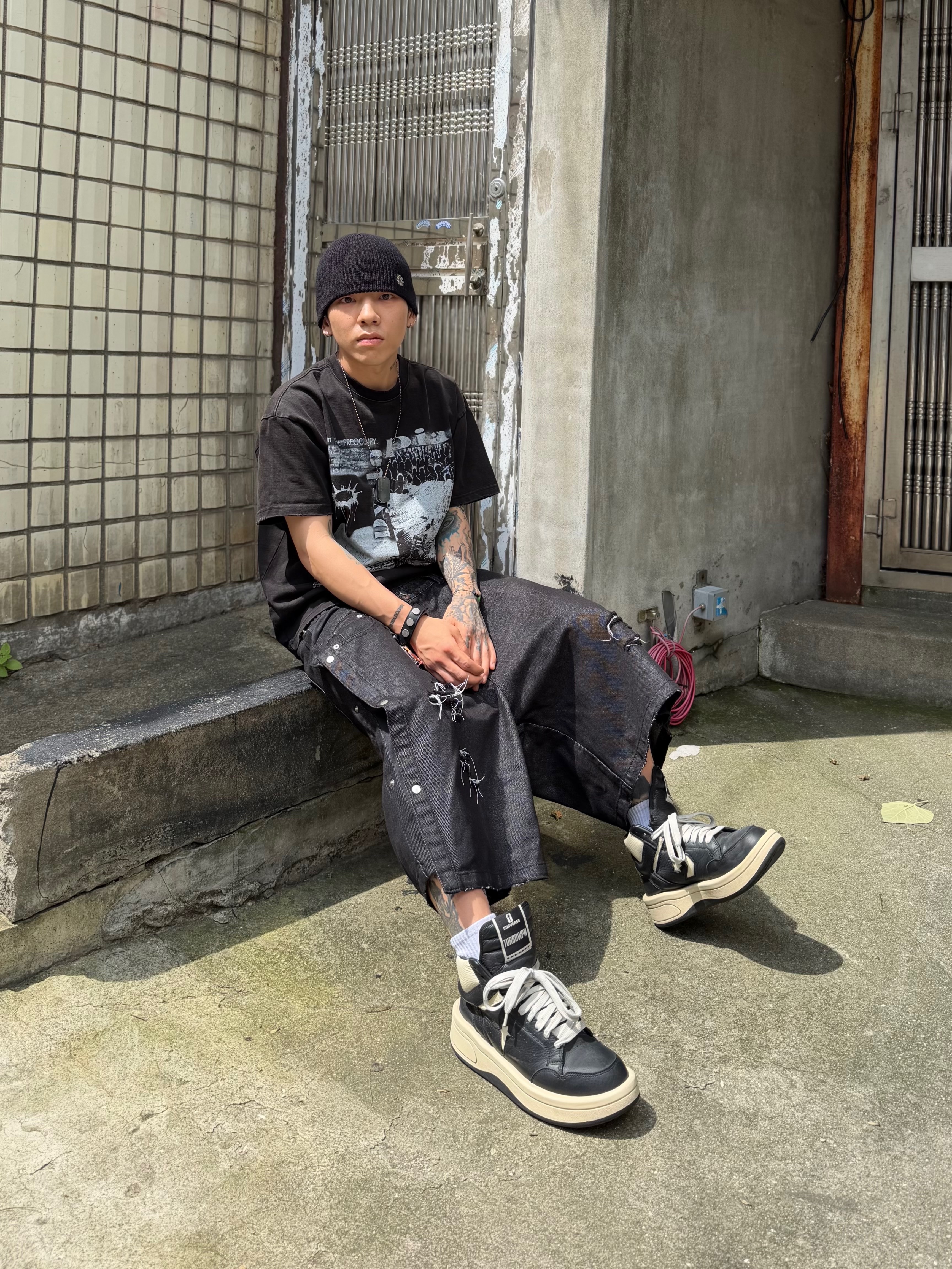 preoccupy Double-Layered Non-fade Bermuda Shorts, preoccupy Dystopia Planet T-shirt 착용 스타일 - 3