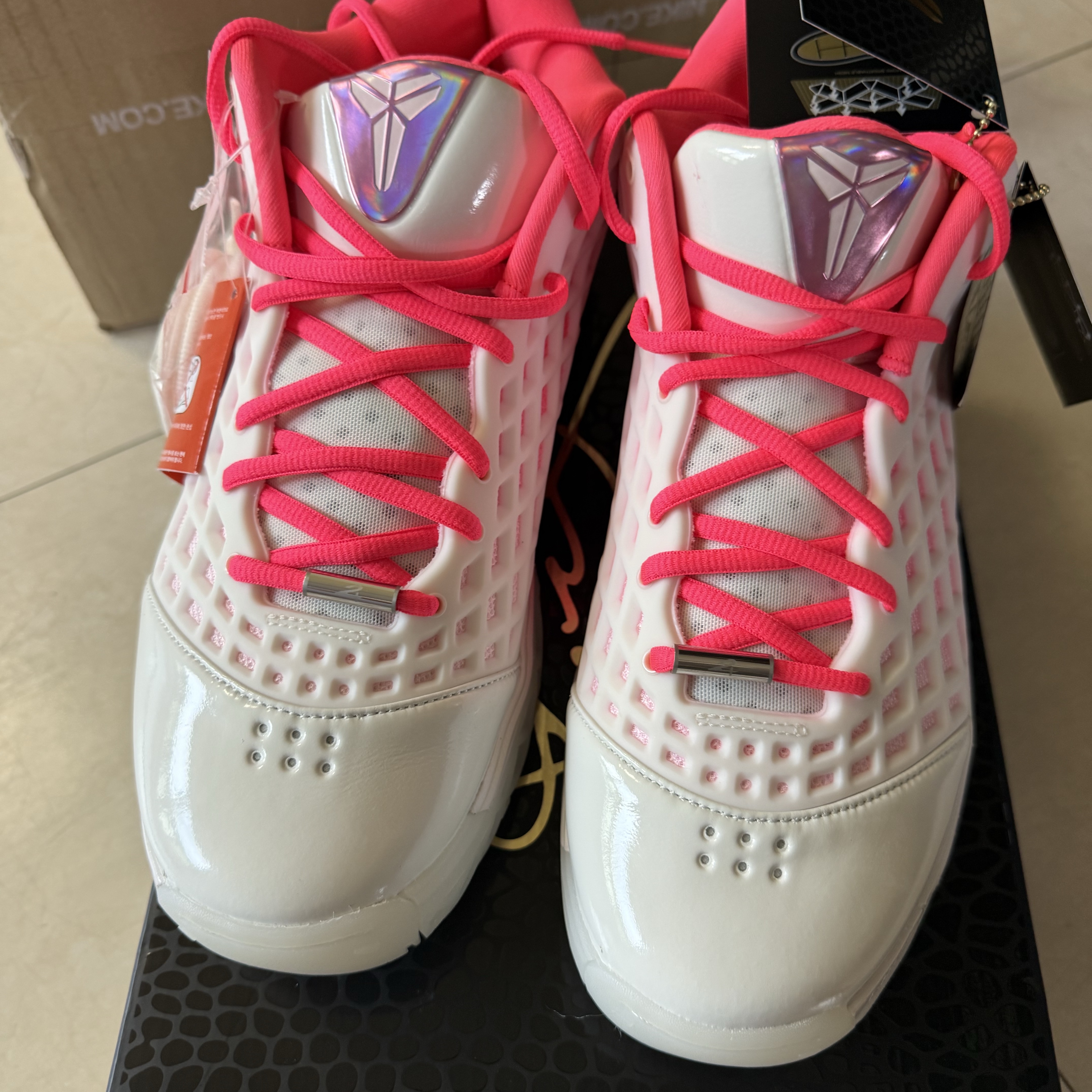 Nike Kobe 3 Low Protro Sail and Hot Punch 착용 스타일 - 4