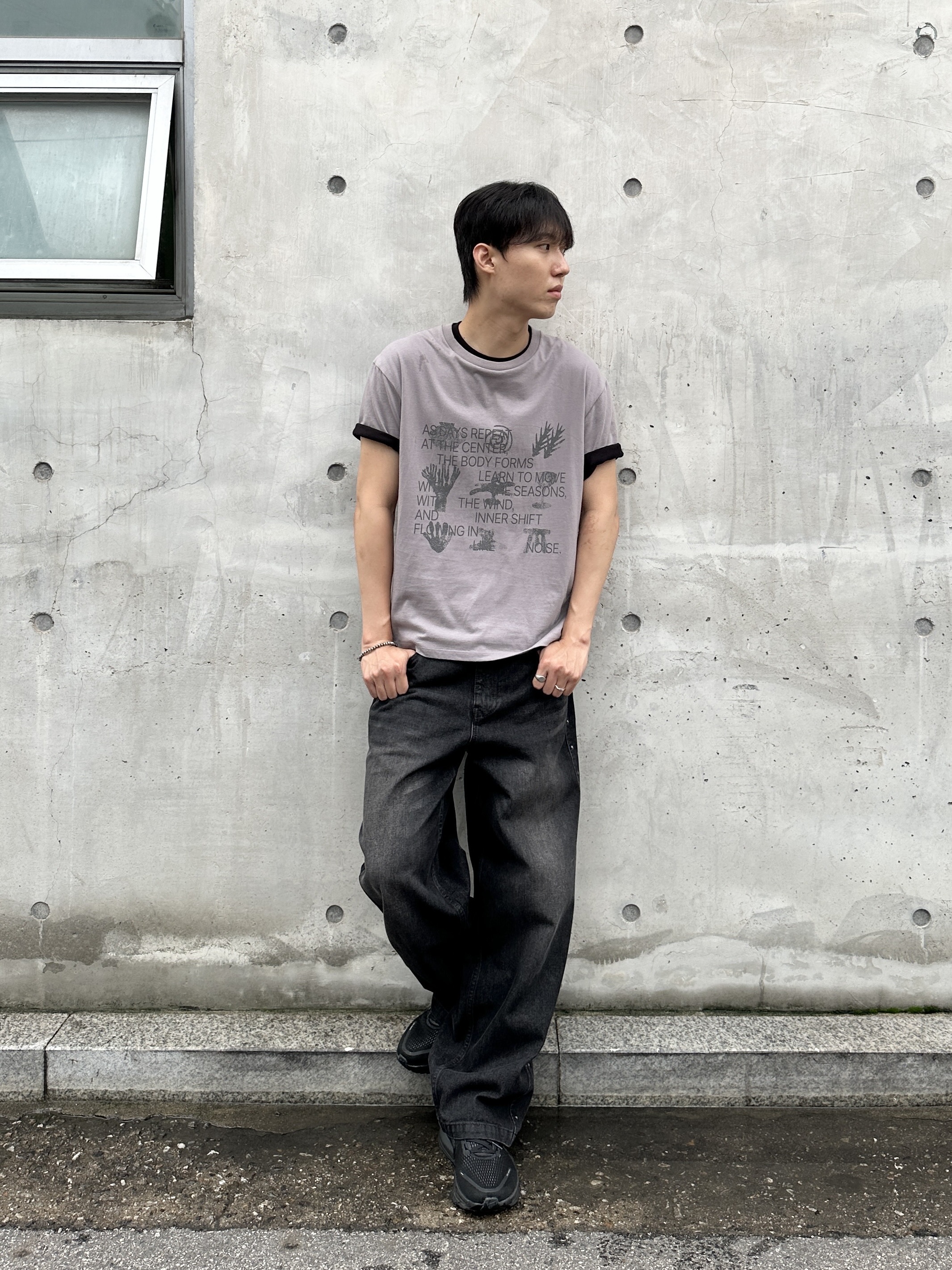 Millo Archive Regular Symbol T-Shirt White, Millo Archive Regular Symbol T-Shirt Black 착용 스타일 - 1