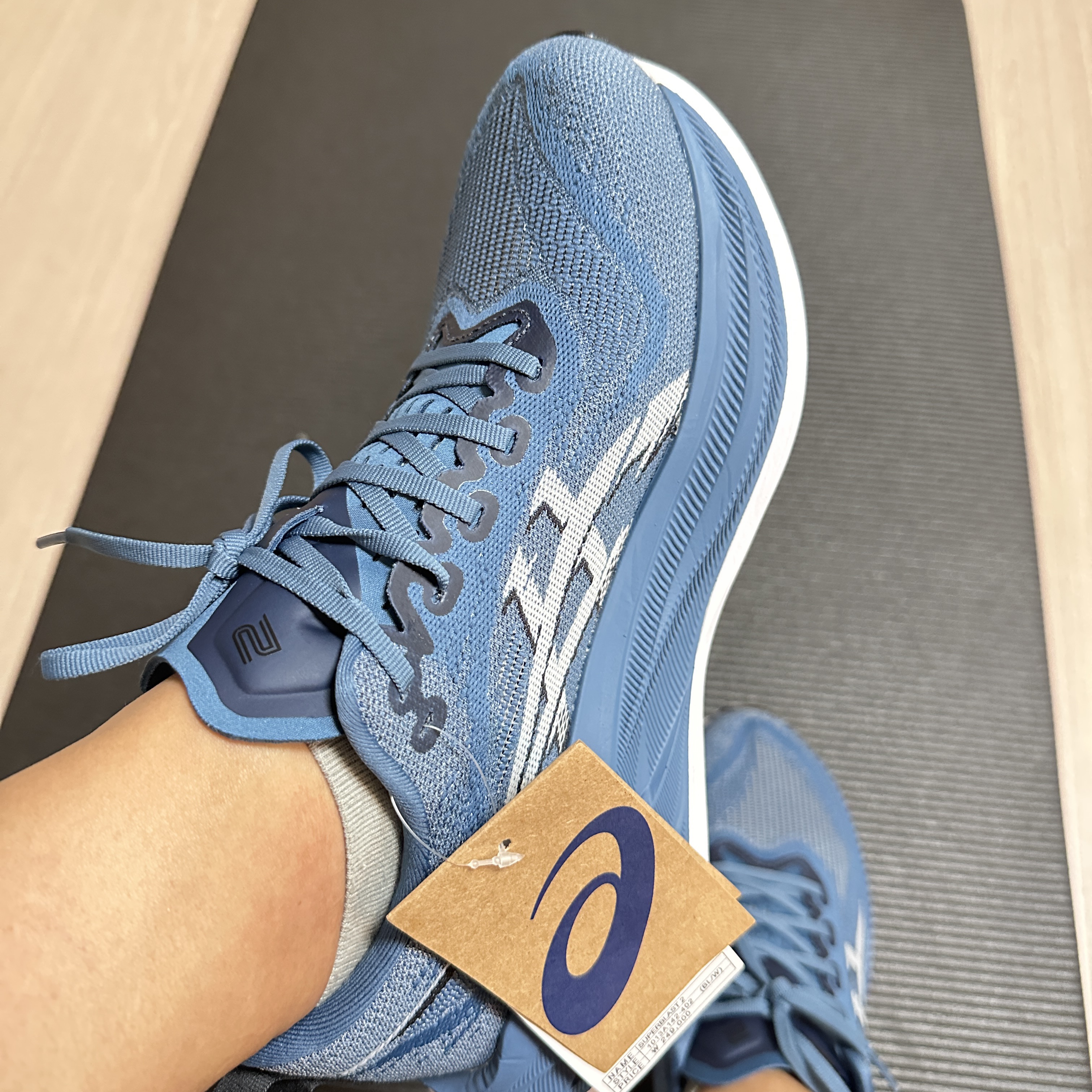 Asics Superblast 2 Winter Sea White 착용 스타일 - 2