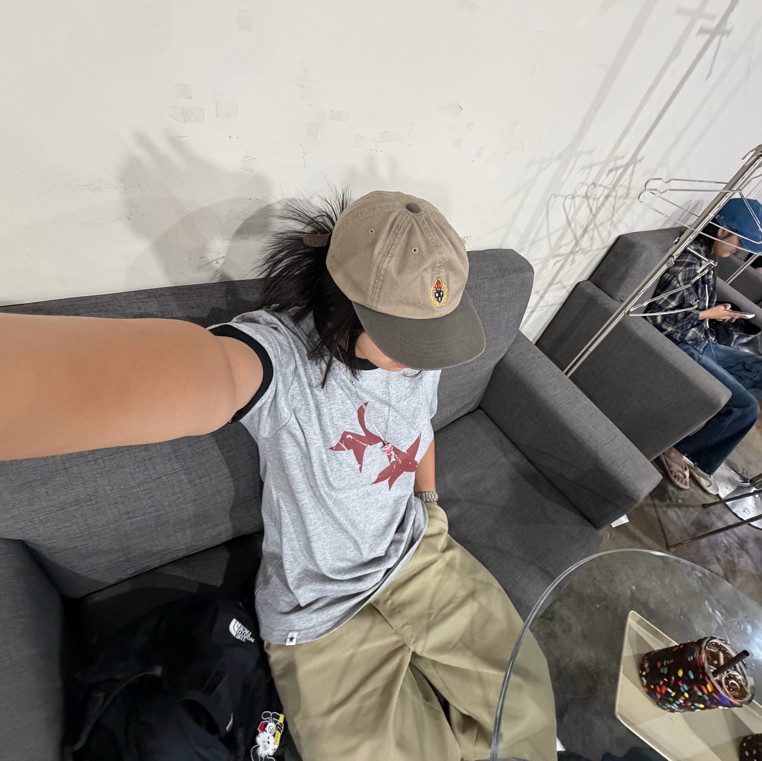 CAVISH Twin Star Ringer SS Tee Grey 착용 스타일 - 3