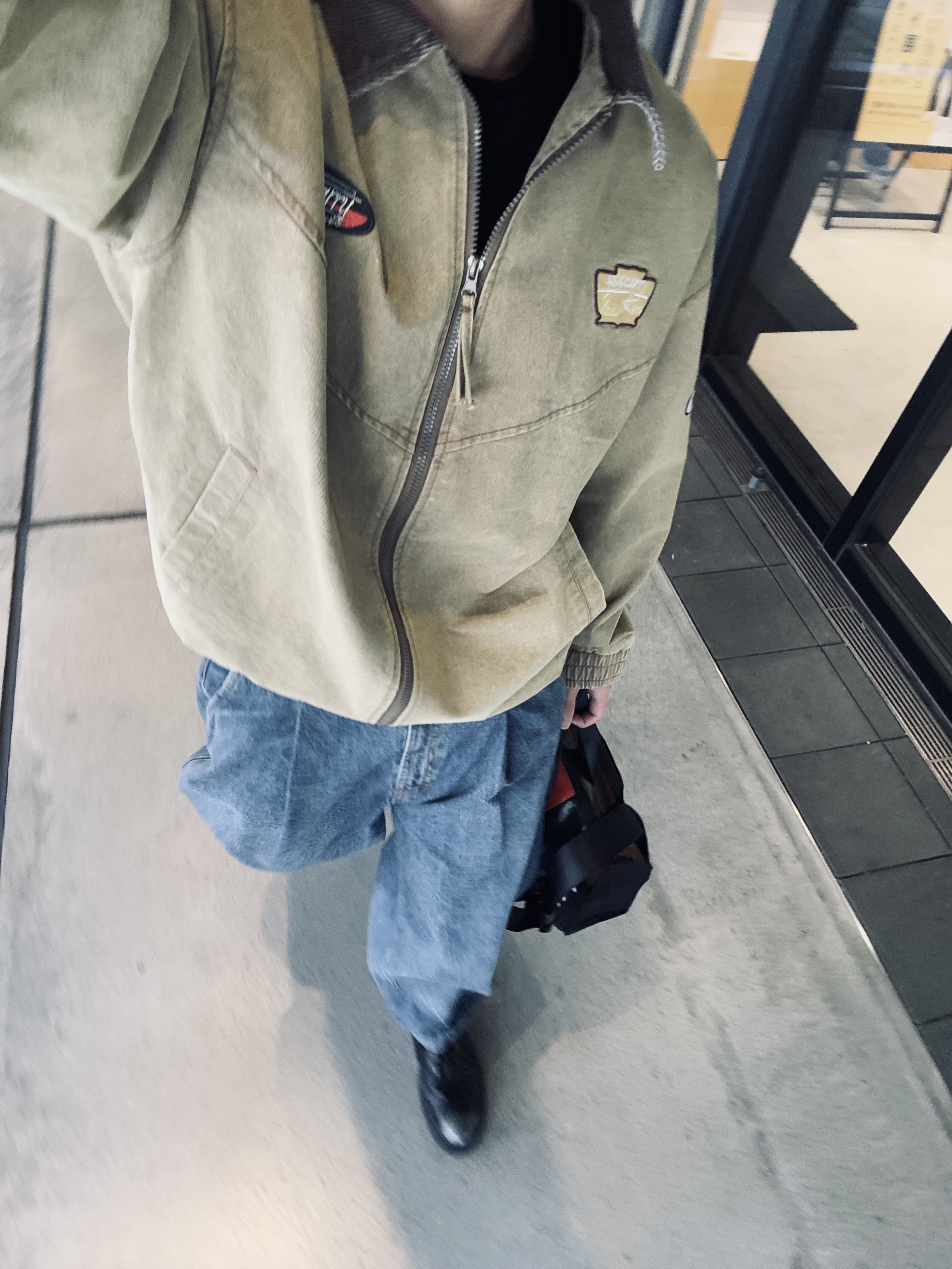 Dr. Martens x Supreme 1461 Gray Silver 착용 스타일