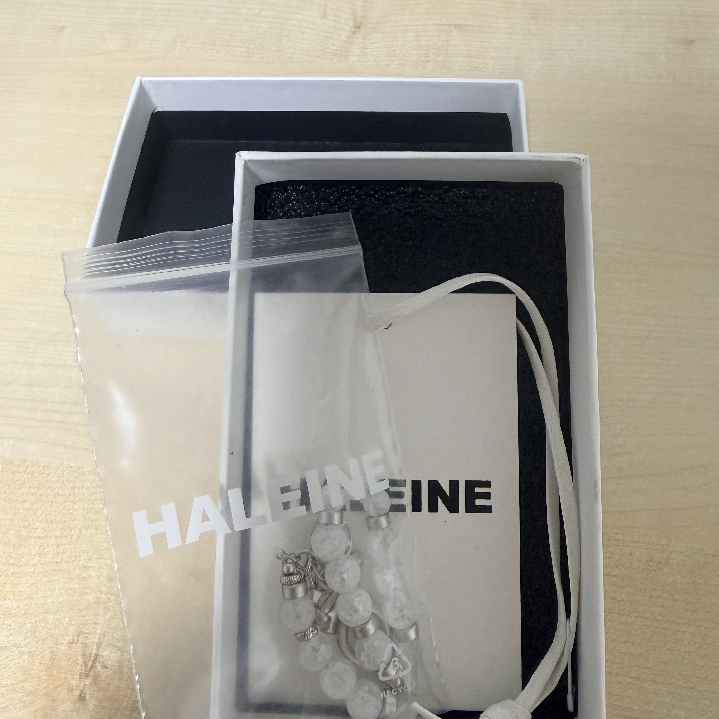 Haleine Gemstone Mix Bracelet White (WA123) 착용 스타일