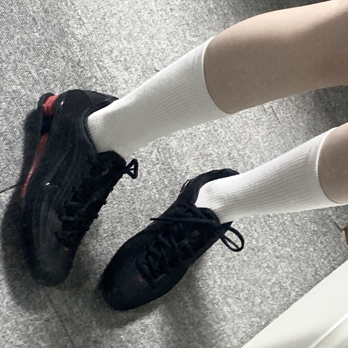 (W) Nike Shox Z Black University Red 착용 스타일